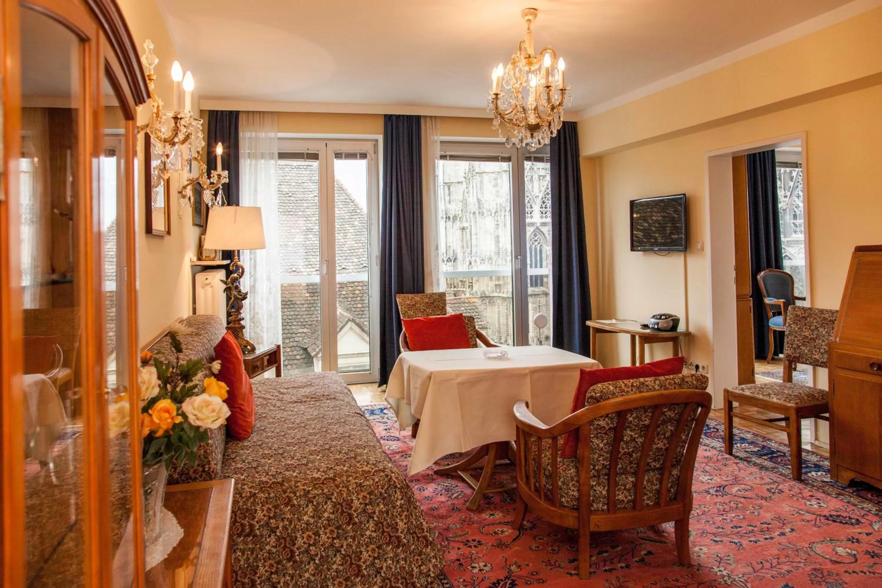 Living room, Dining Area in Pension Sacher - Apartments am Stephansplatz