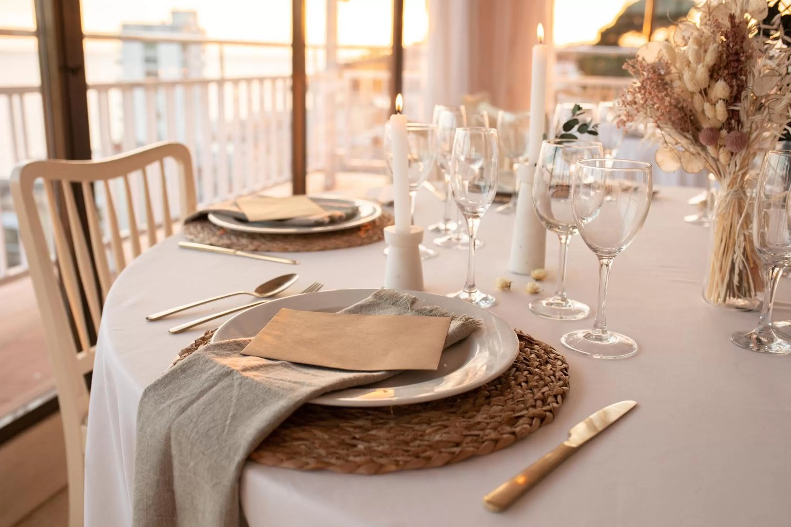 Restaurant/places to eat in Hotel Roger de Flor by Seleqtta