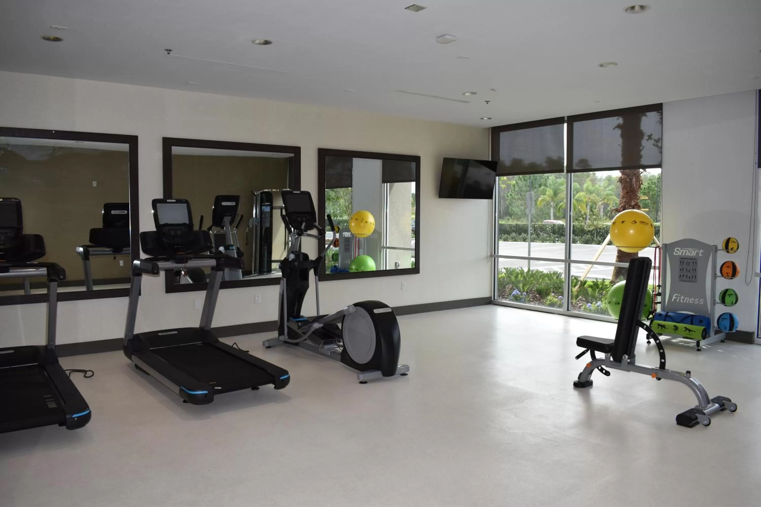 Fitness centre/facilities in La Quinta Inn & Suites by Wyndham Orlando I-Drive Theme Parks
