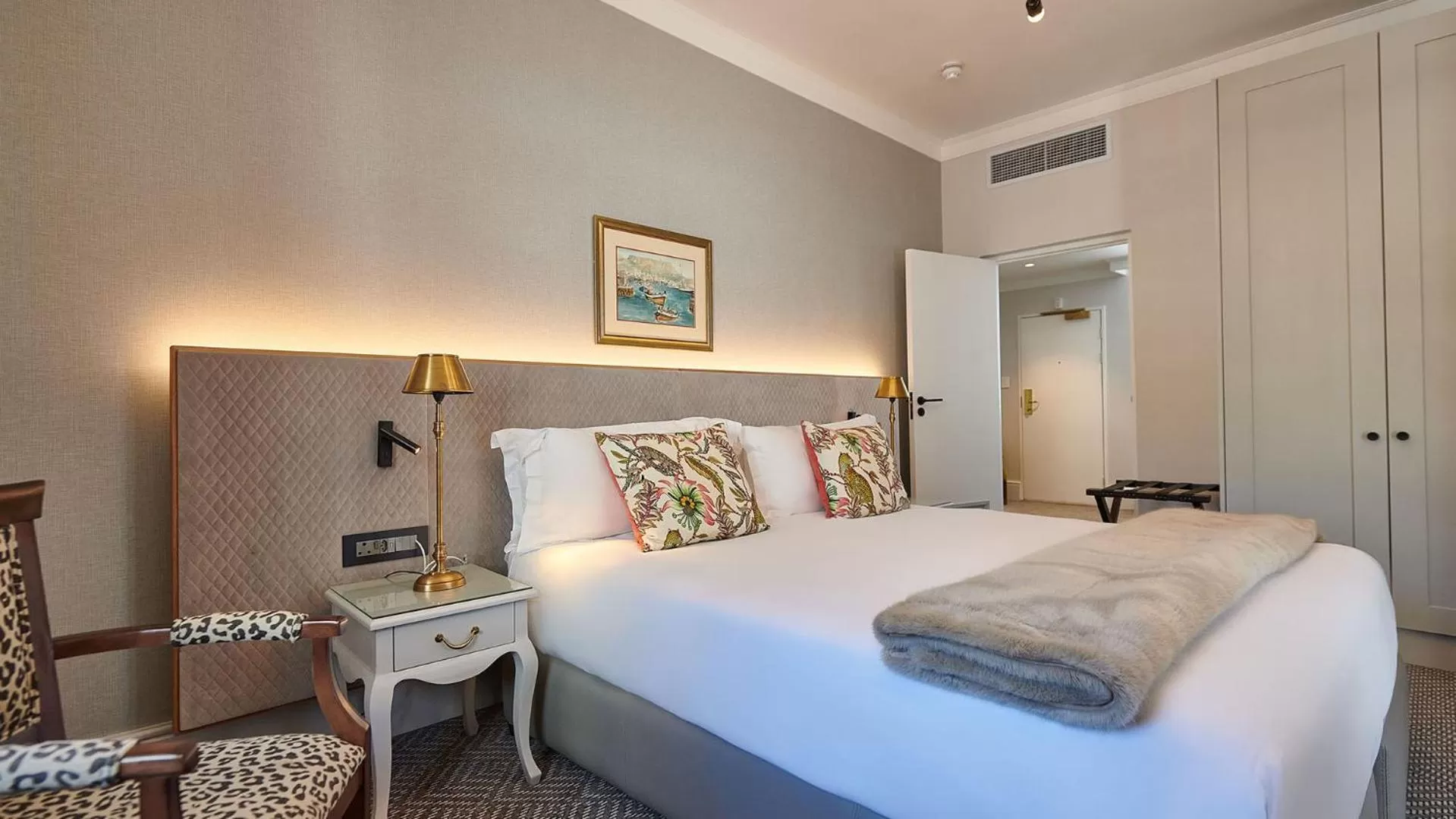 Family Suite in The Winchester Hotel by NEWMARK