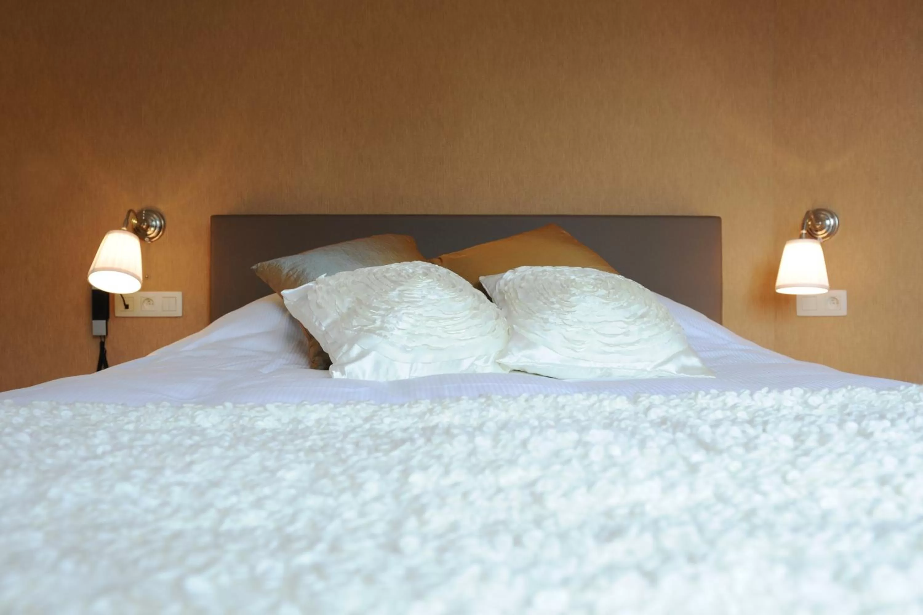 Bed in Charmehotel Villa Saporis