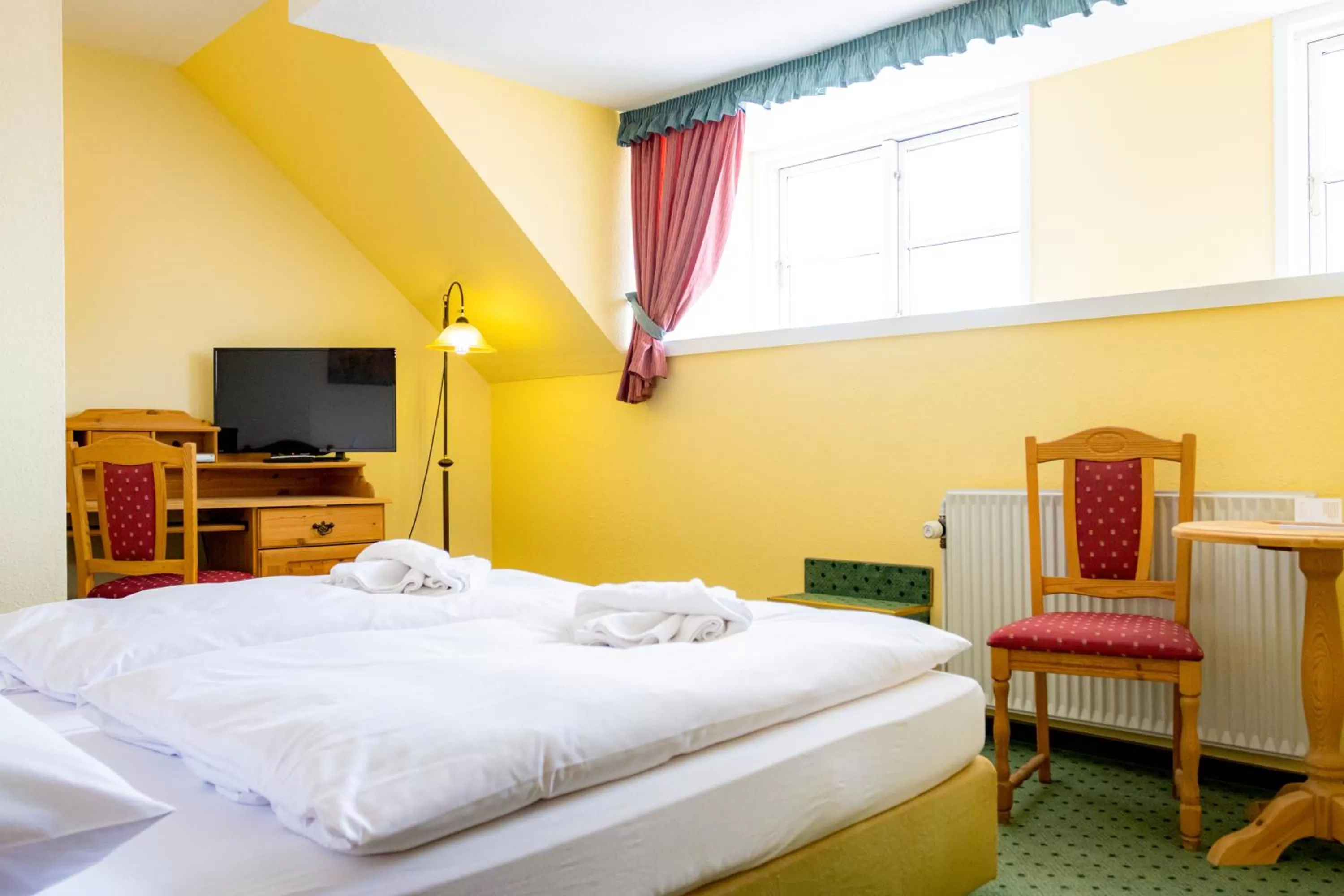 Photo of the whole room, Bed in Hotel & Restaurant Brauner Hirsch Osterwieck