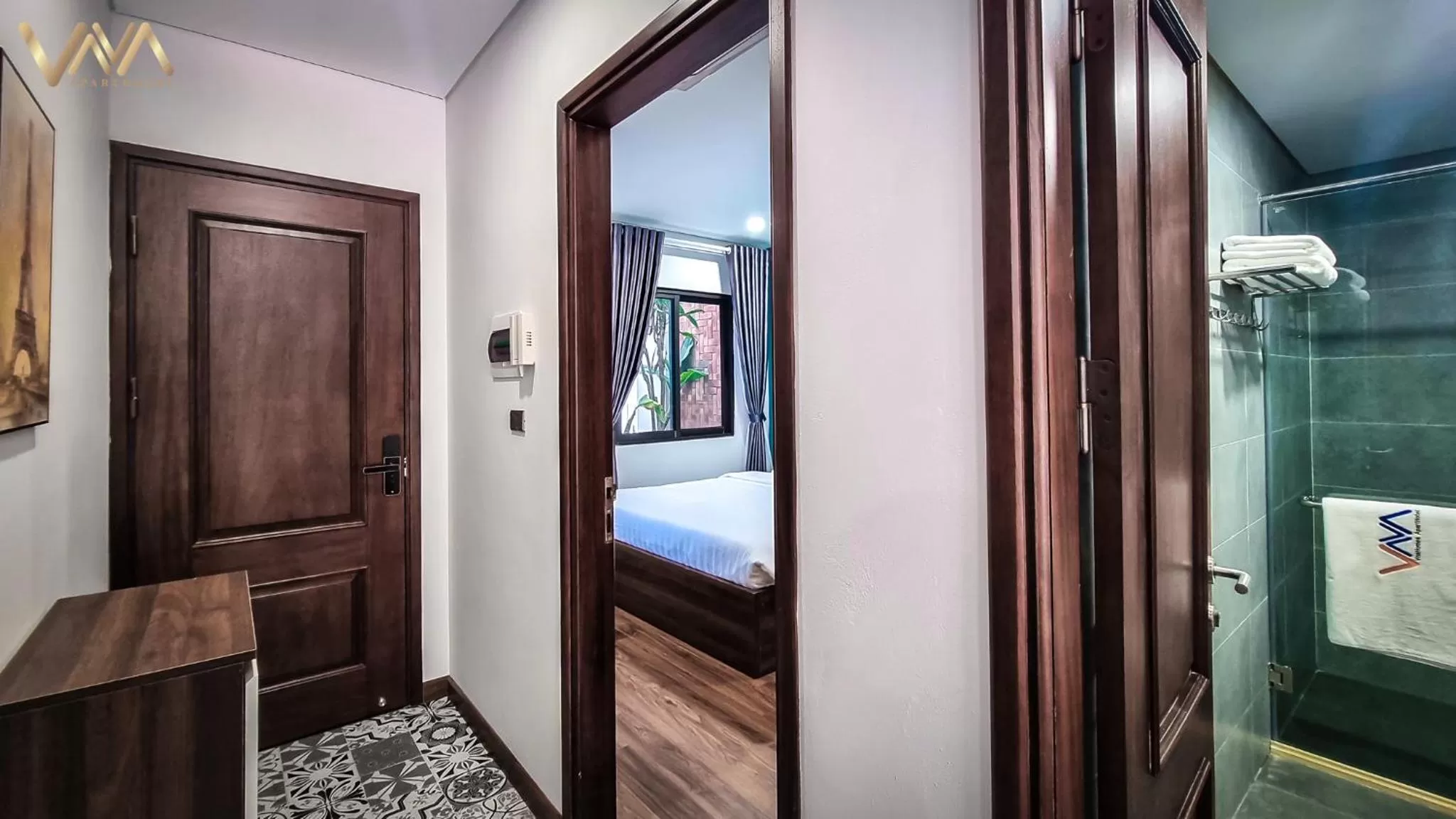 Shower, Bed in VNAHOMES APARTHOTEL