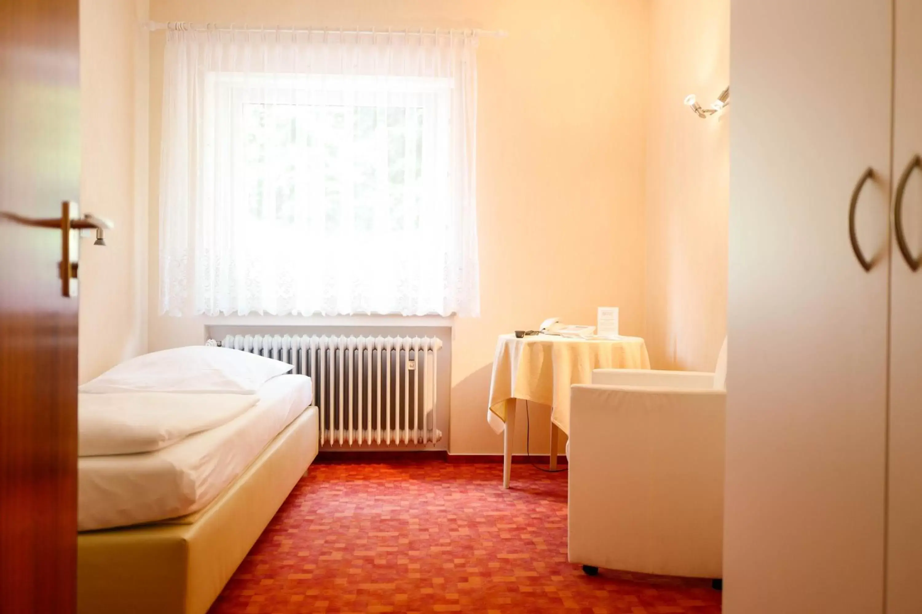 Single Room with Shared Shower and Toilet - single occupancy in Hotel Restaurant Sennerbad Single Room with Shared Shower and Toilet - single occupancy in Hotel Restaurant Sennerbad