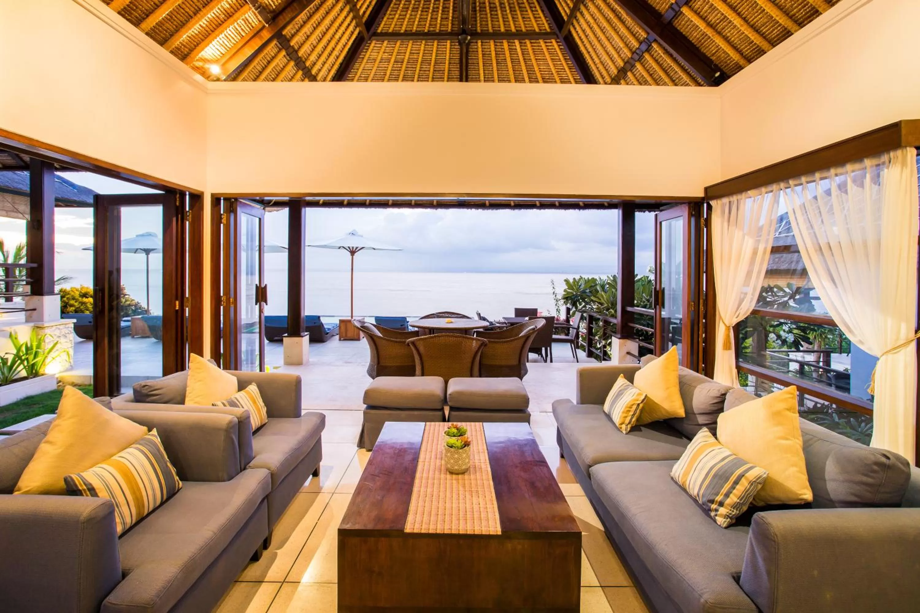 Restaurant/places to eat, Lounge/Bar in The Point Resort Lembongan