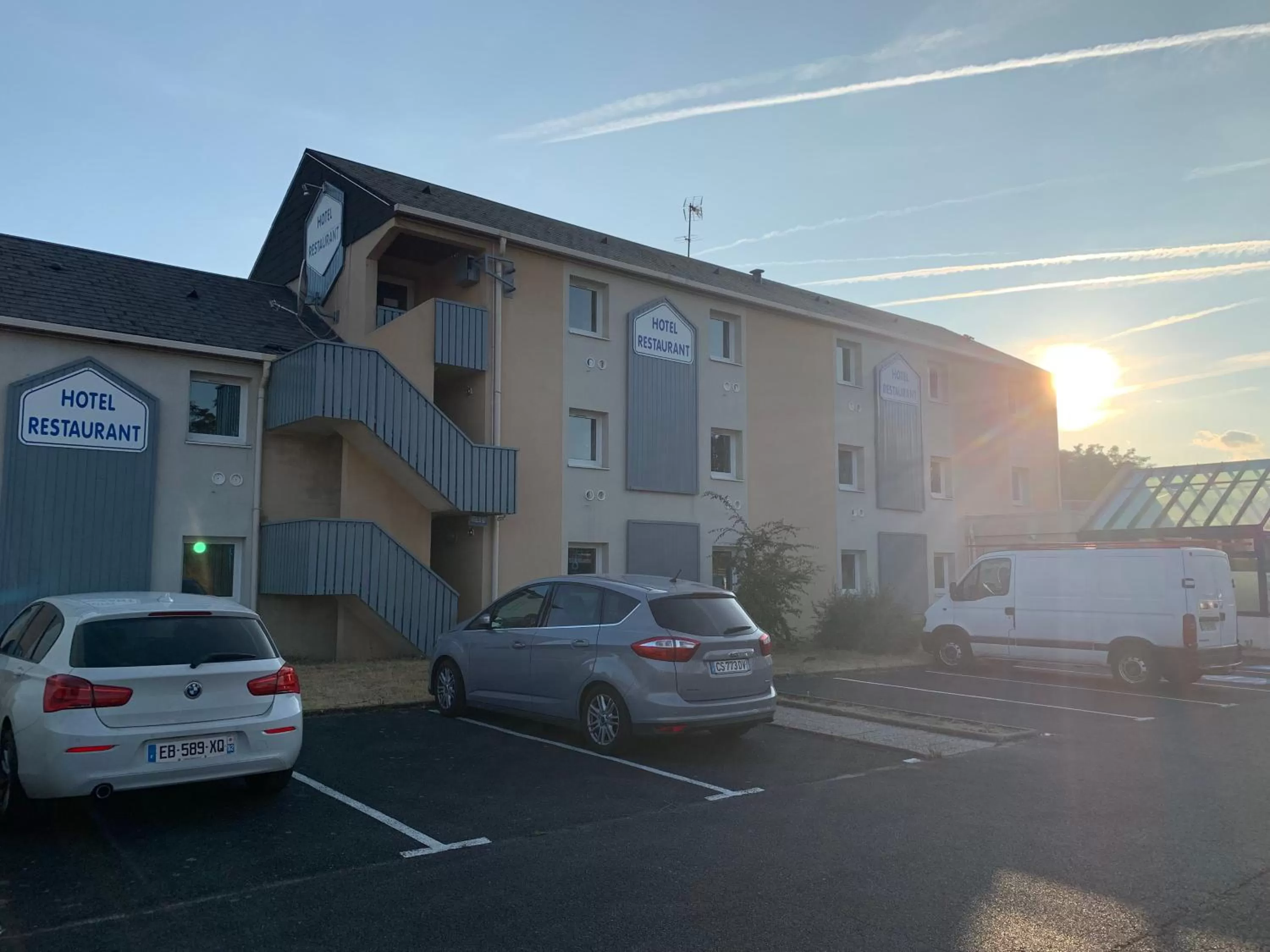 Property building in Astrotel Romorantin-Lanthenay Soirée étape