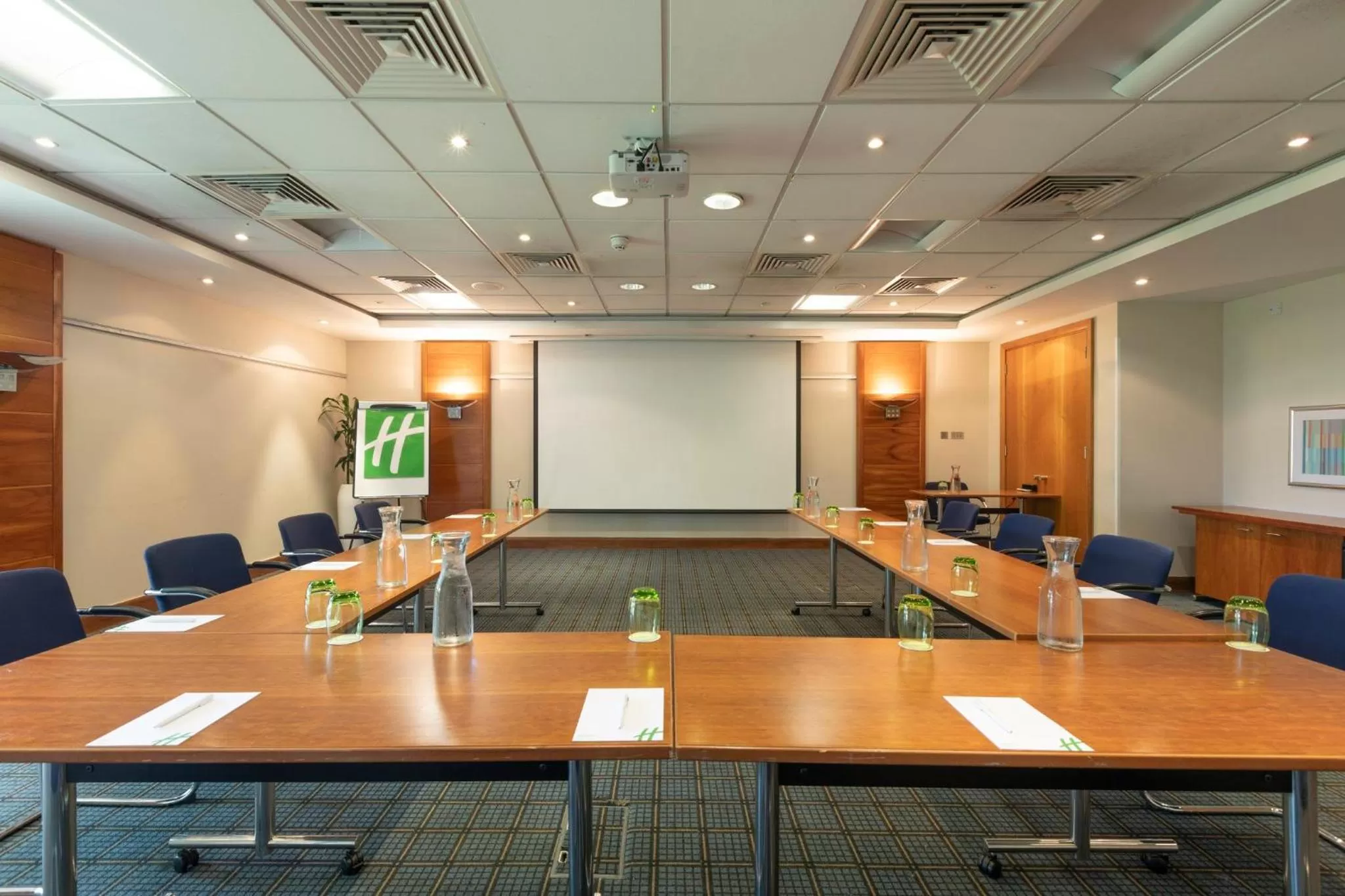 Meeting/conference room in Holiday Inn Guildford by IHG