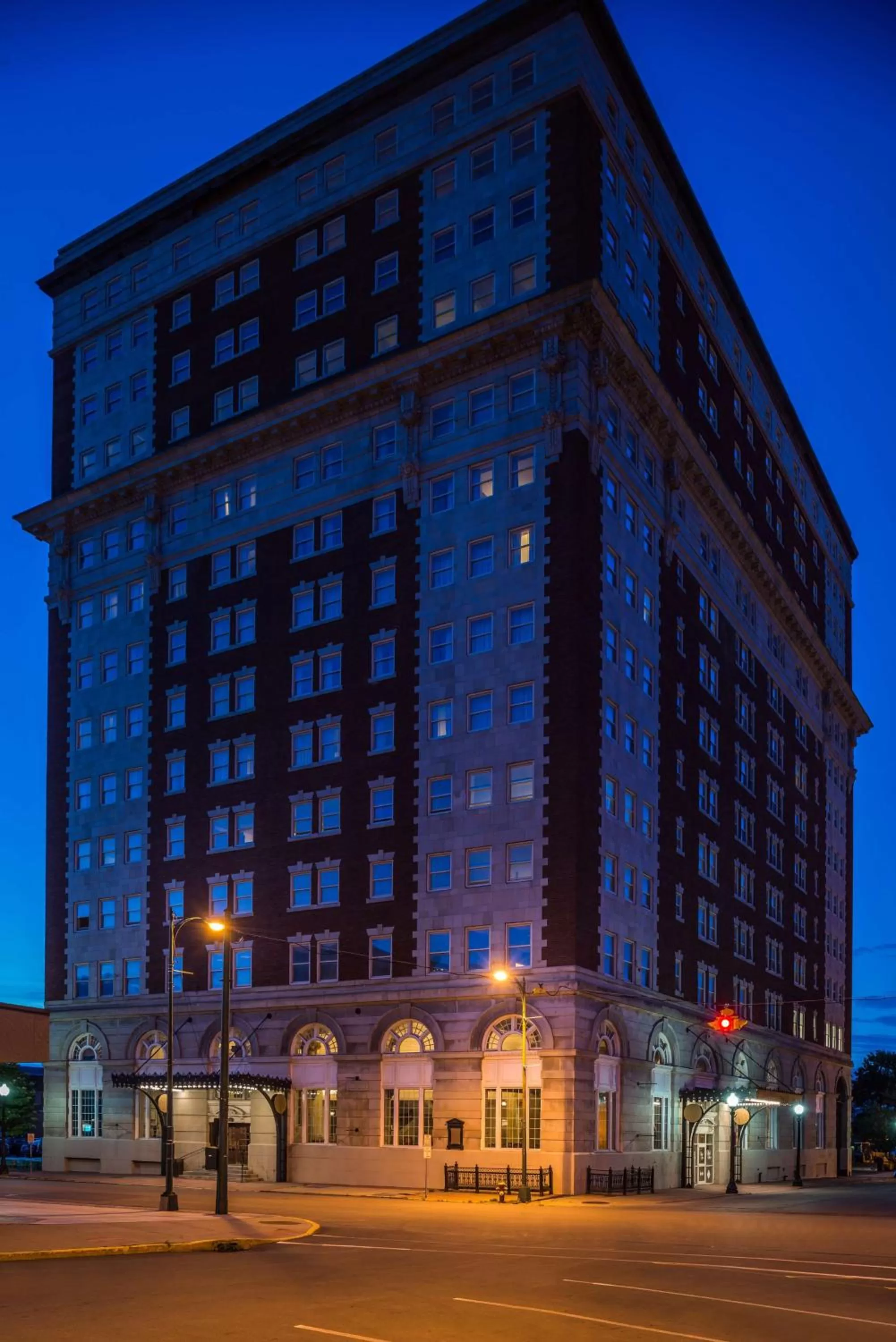 Property building in DoubleTree by Hilton Utica