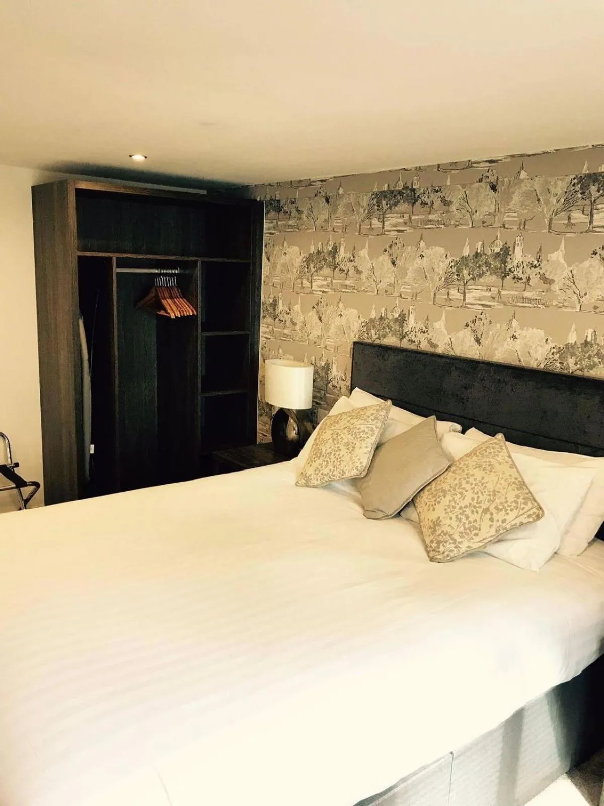 Photo of the whole room, Bed in Slaters Country Inn