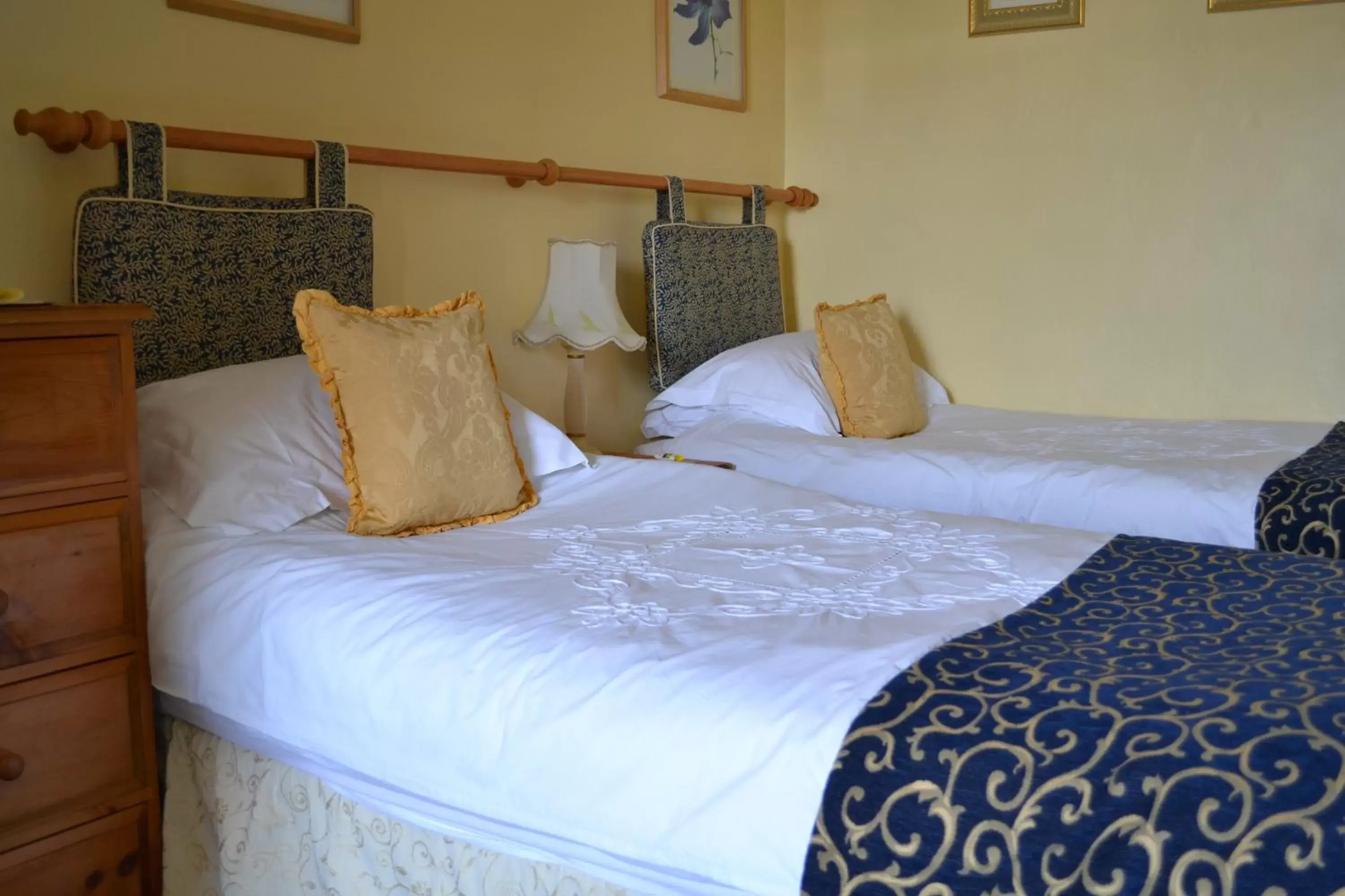 Twin Room in Ternhill Farm House - 5 Star Guest Accommodation with optional award winning breakfast Twin Room in Ternhill Farm House - 5 Star Guest Accommodation with optional award winning breakfast