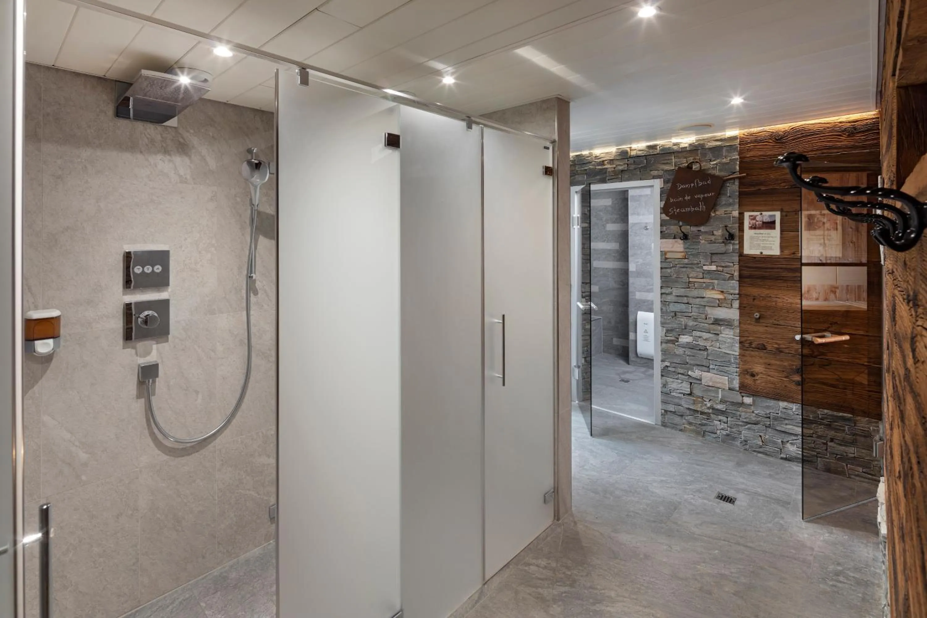 Shower in Hotel Antika