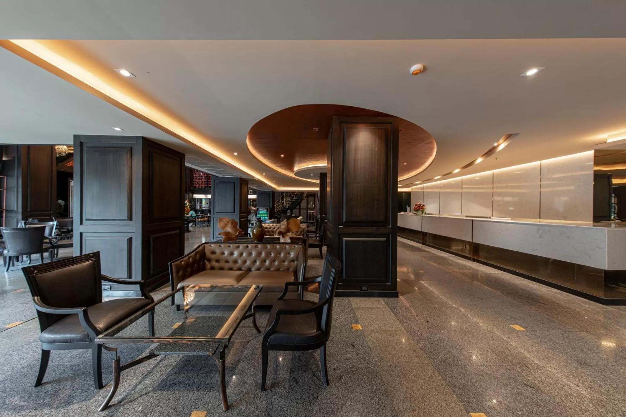 Lobby or reception in Manhattan Hotel Bangkok