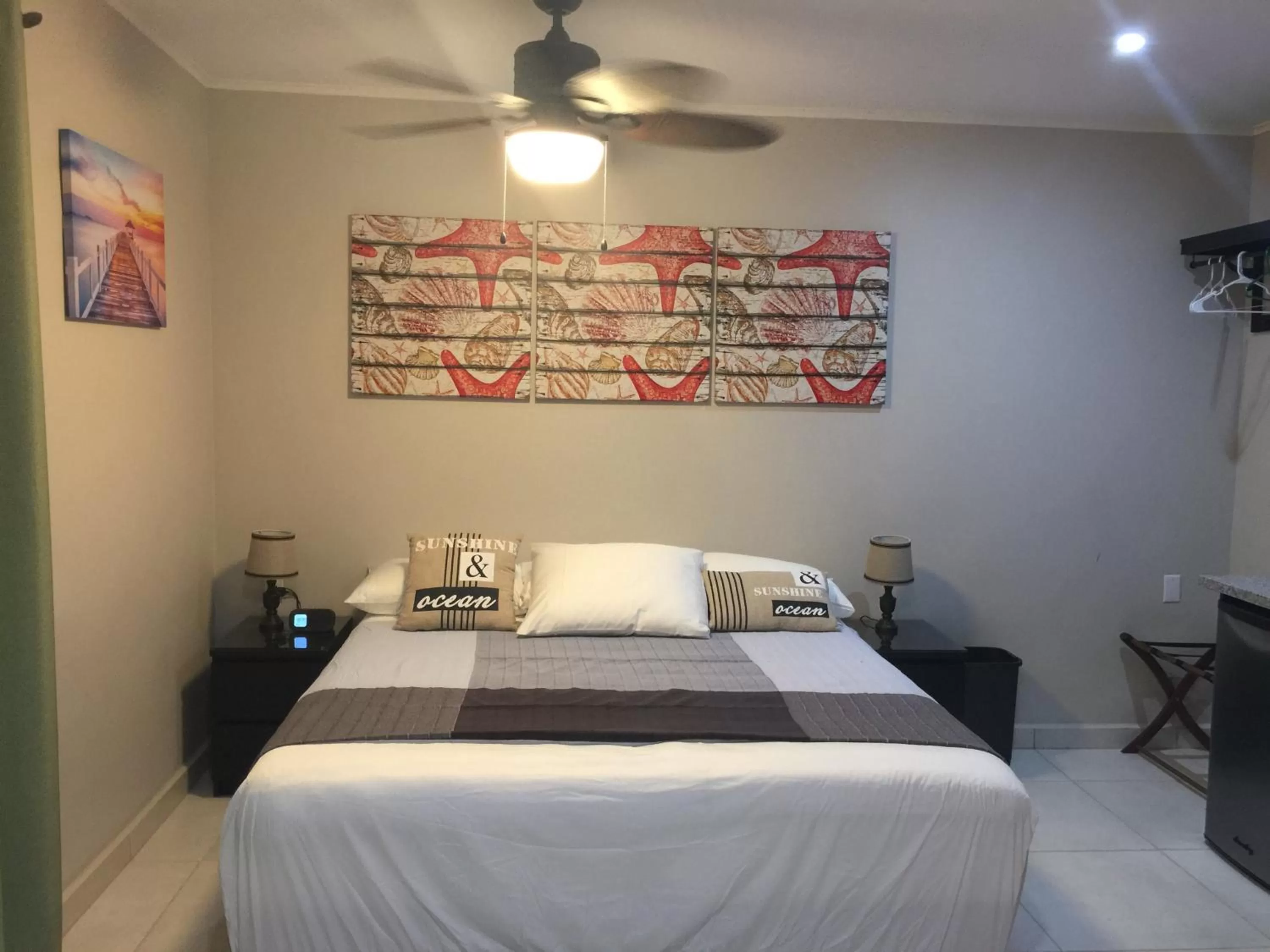 Bedroom, Bed in The Pier Beach Inn & Suites