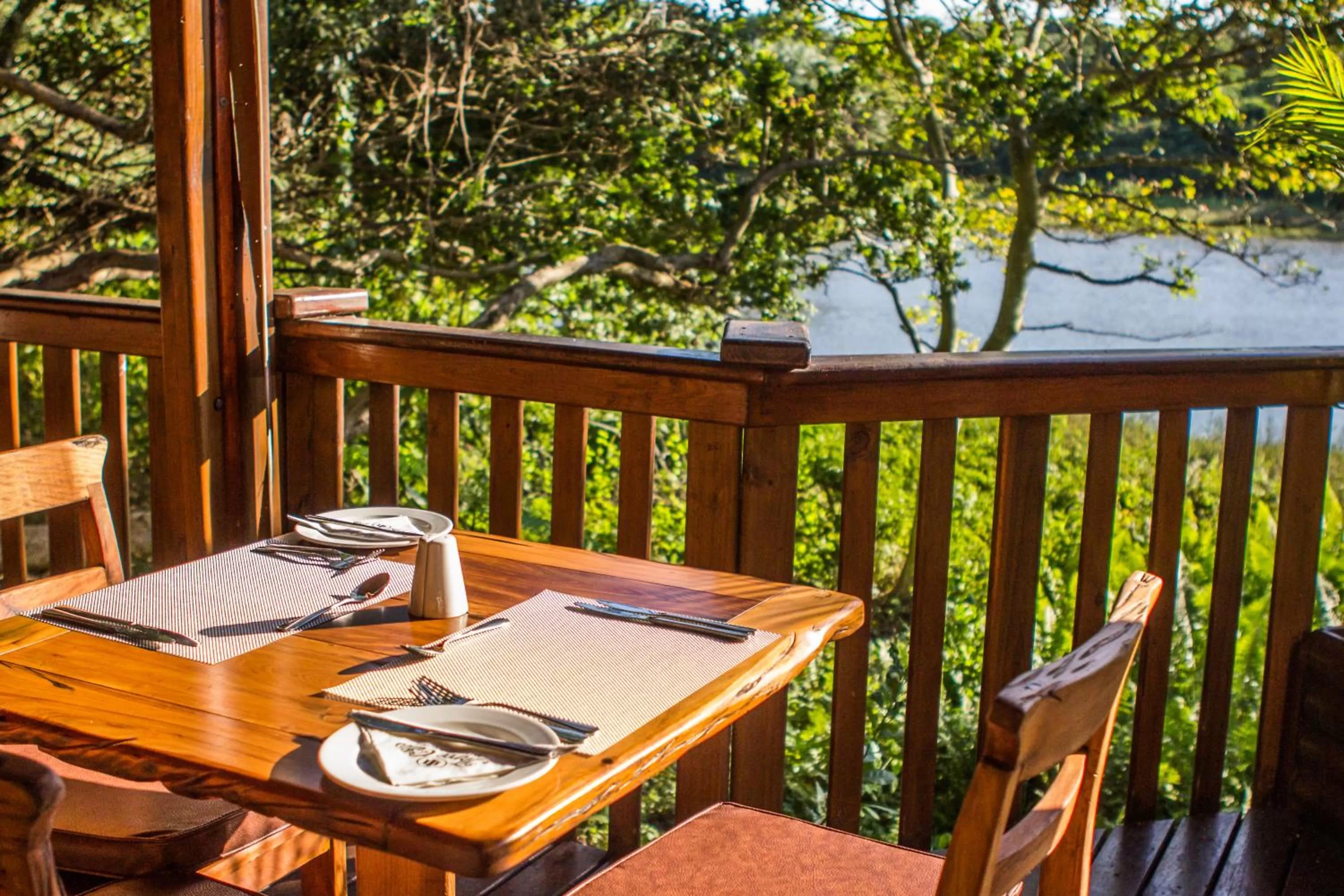 Restaurant/places to eat in Imvubu Lodge