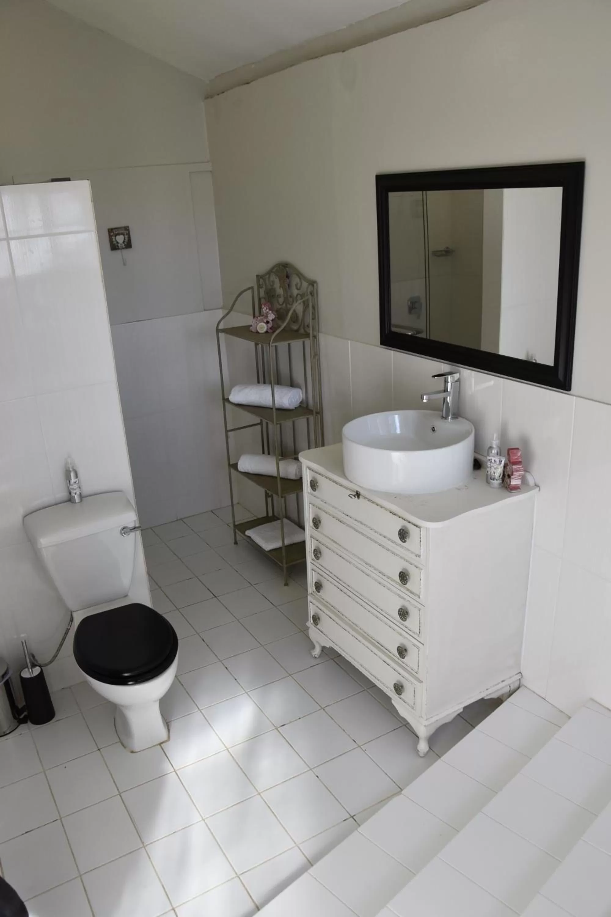 Bathroom in Poetry Guestrooms