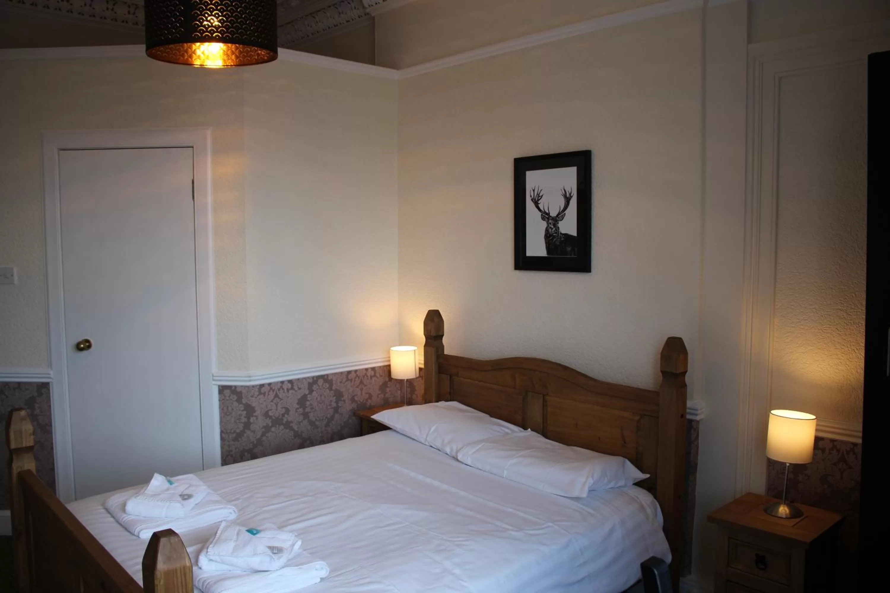 Bed in Ardmillan Hotel