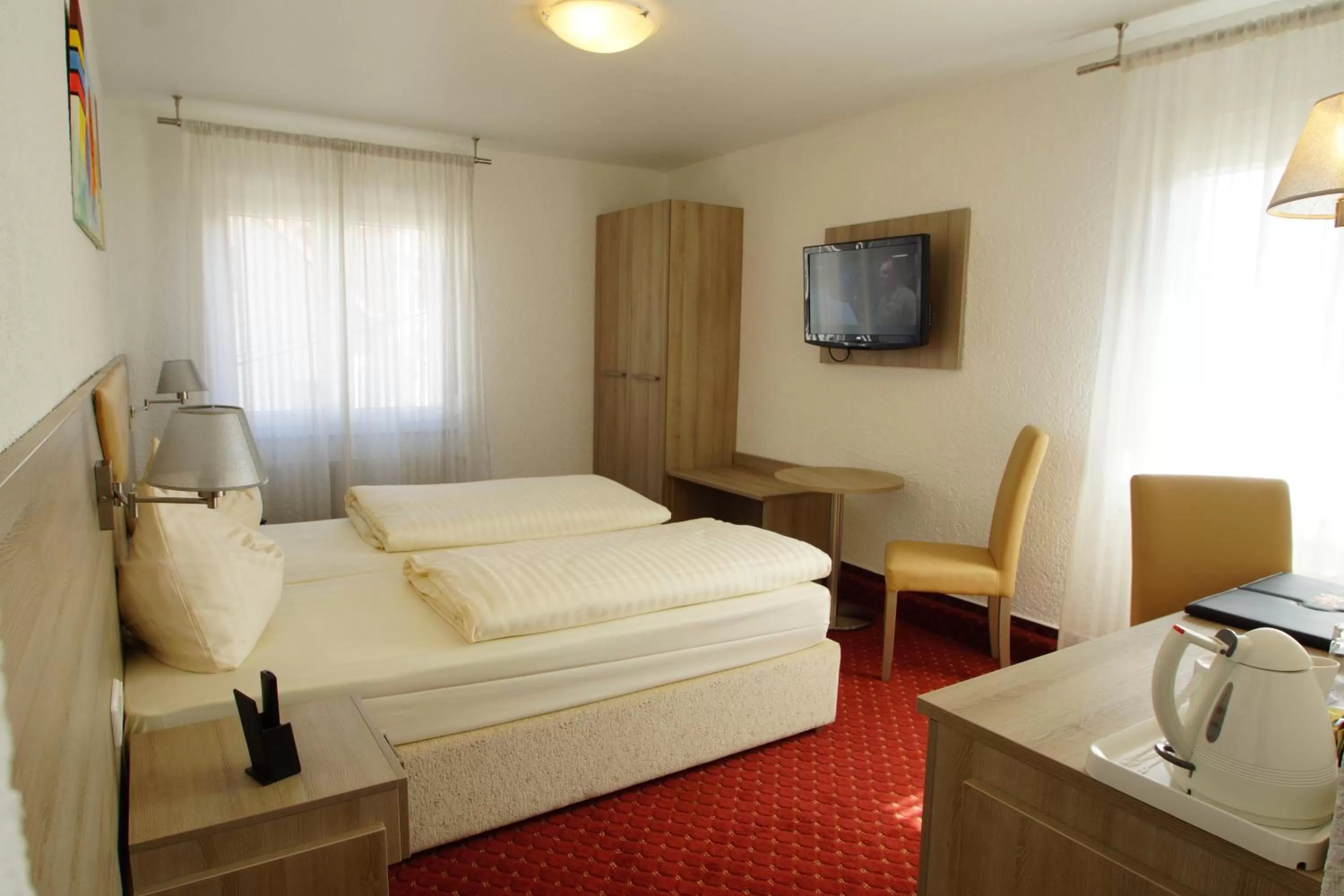 TV and multimedia, Bed in Airport Hotel Filder Post