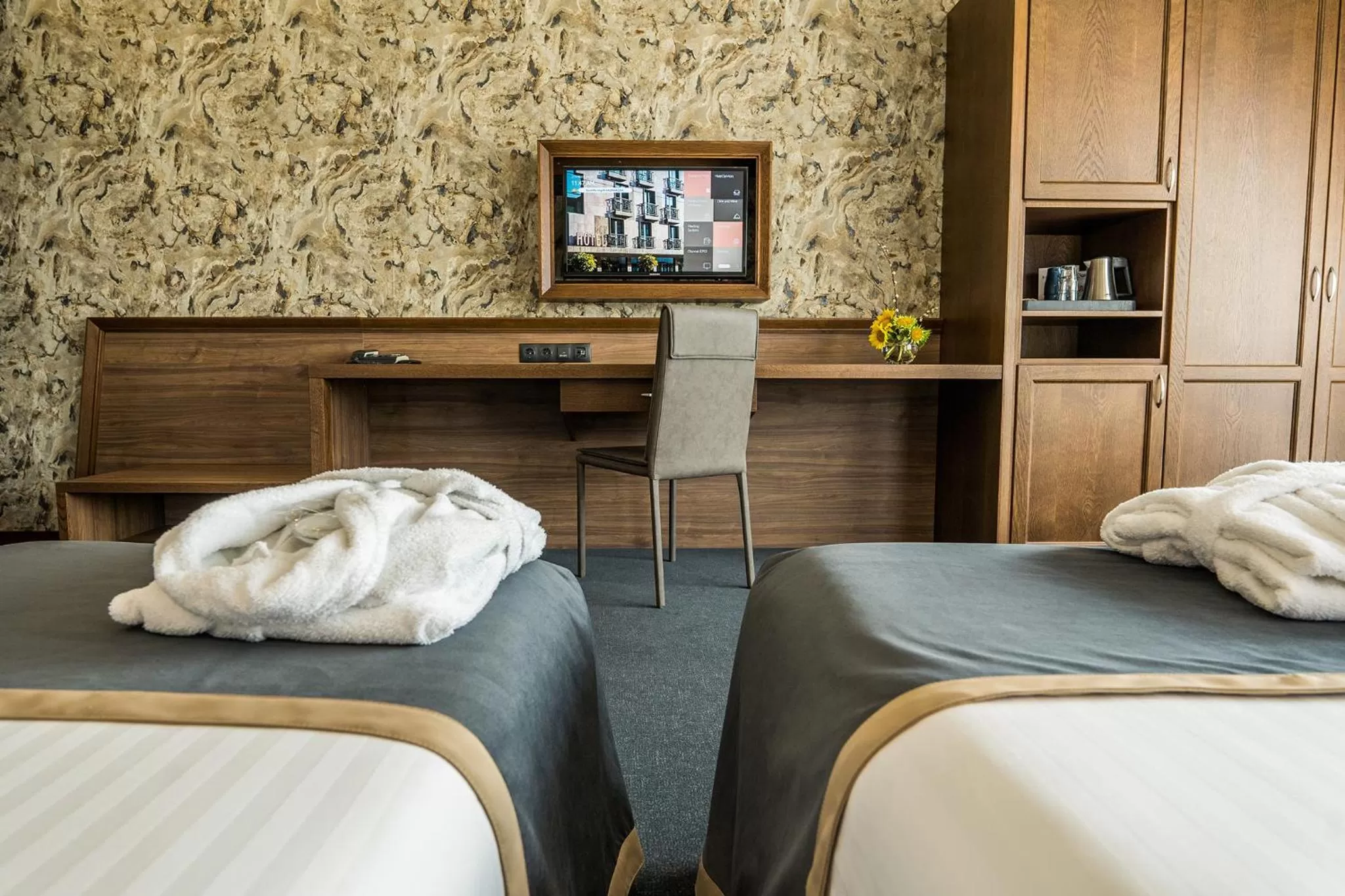 Bed in Budapest Hotel - Free Parking