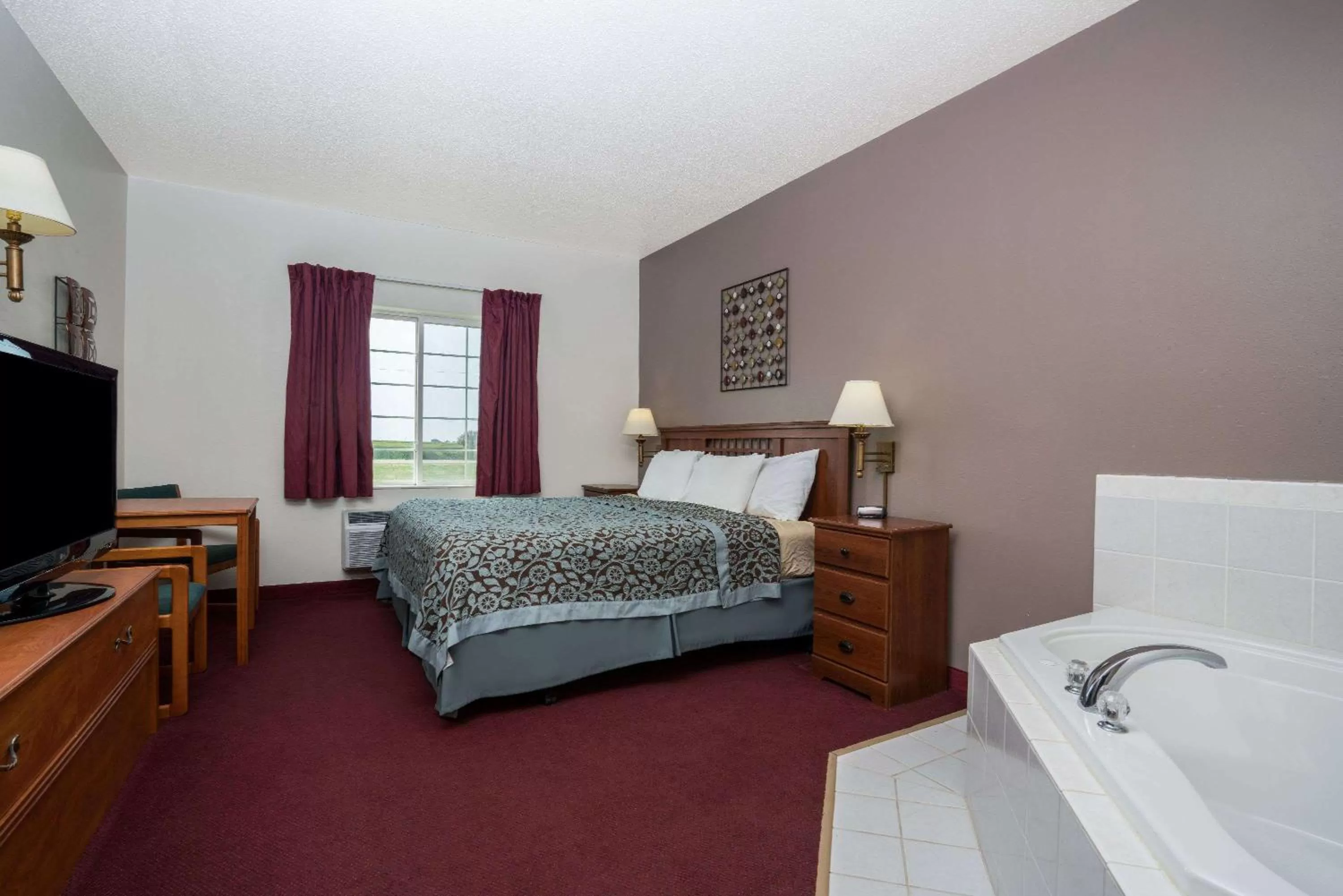 Photo of the whole room, Bed in Days Inn by Wyndham Fargo/Casselton