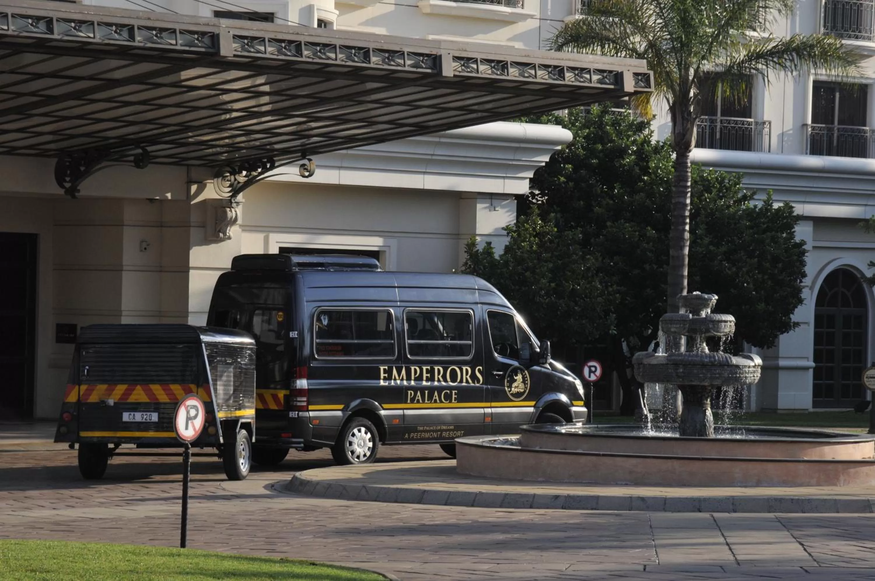 Facade/entrance in Metcourt at Emperors Palace