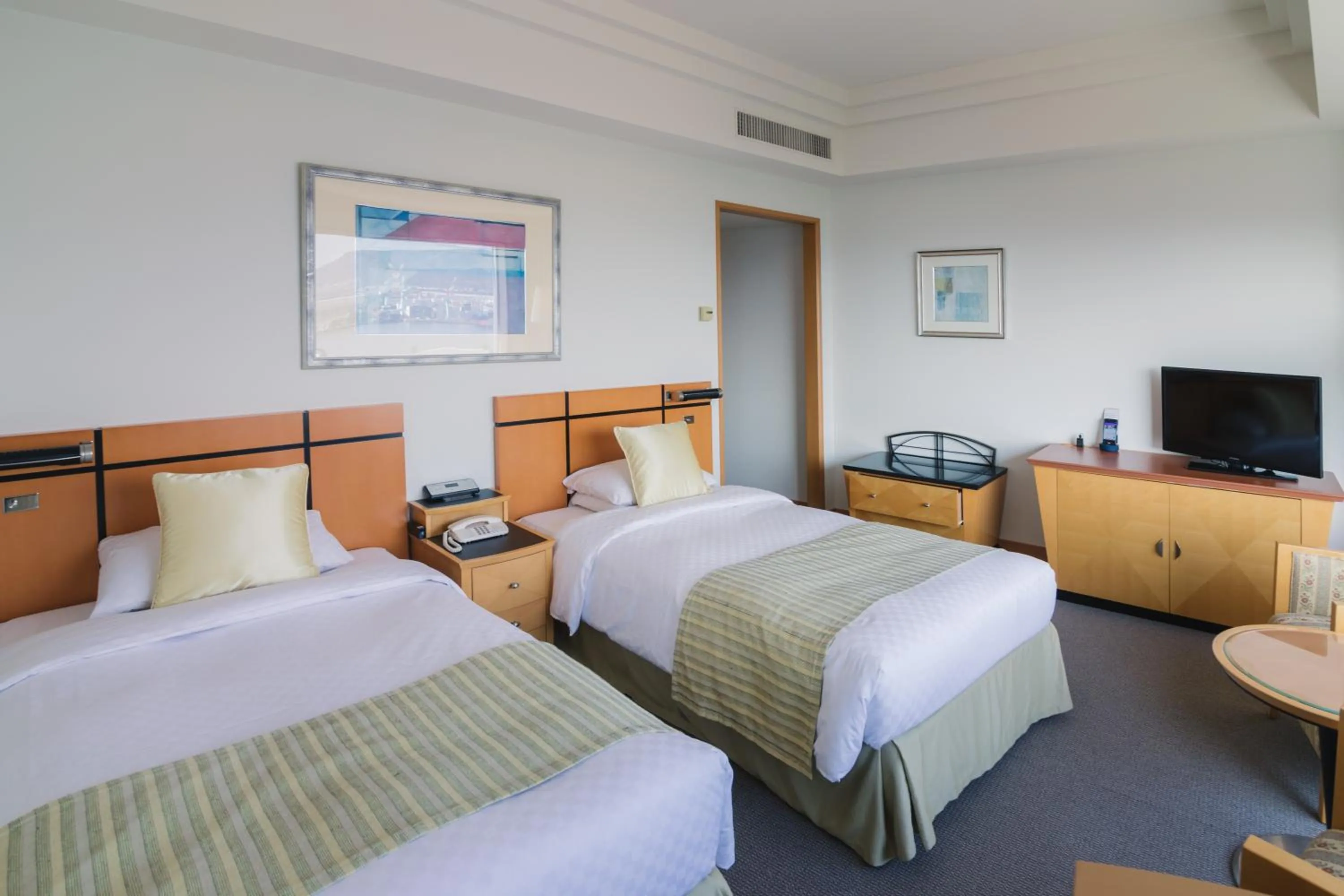 Bed in JR Hotel Clement Takamatsu