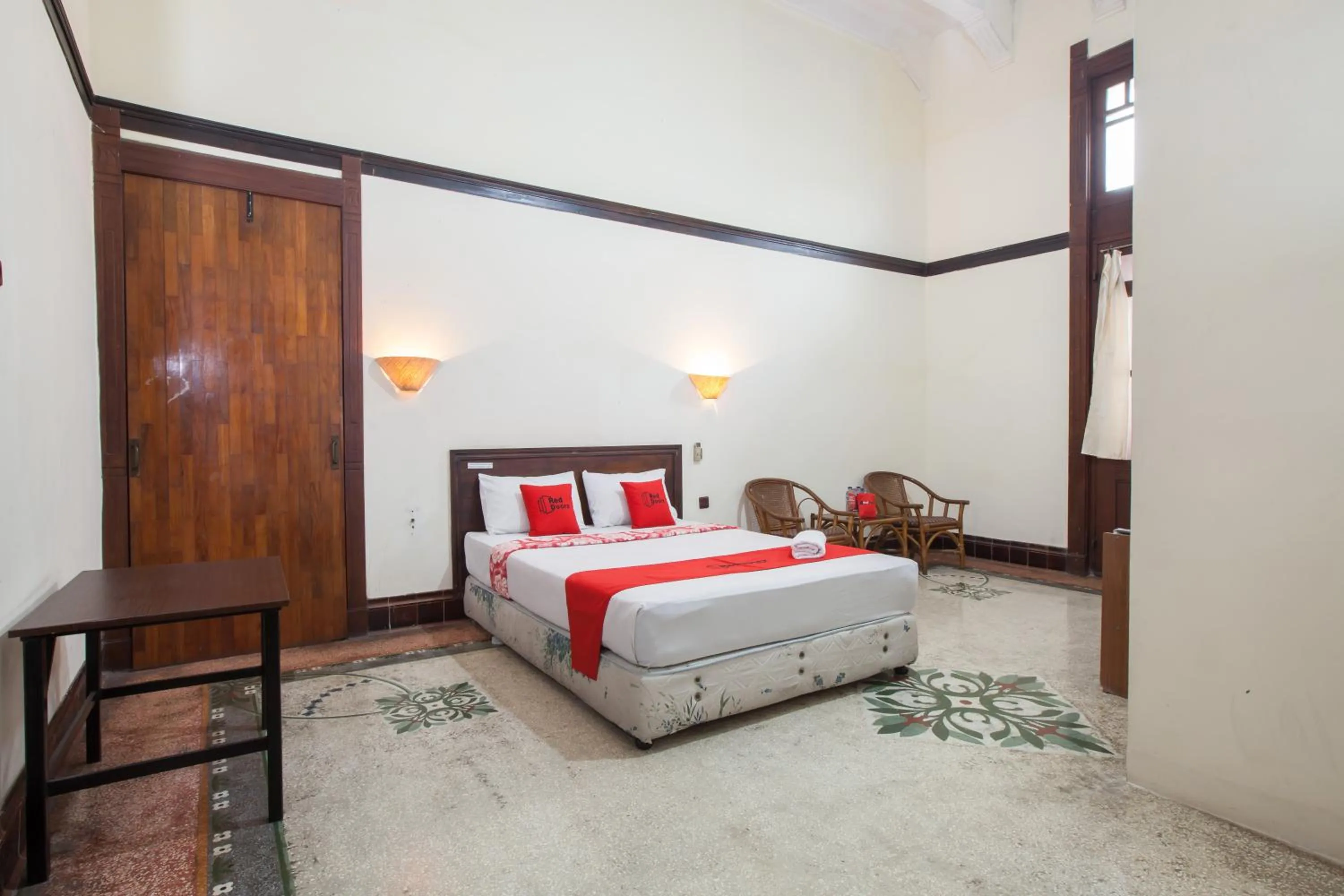 Photo of the whole room, Bed in RedDoorz @ Lawang