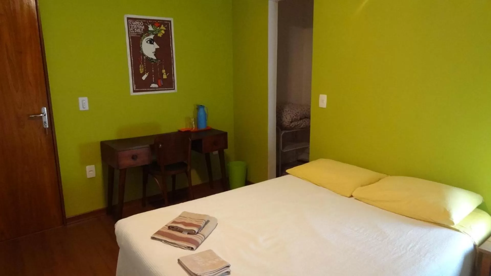 Photo of the whole room, Bed in Casa da Gente