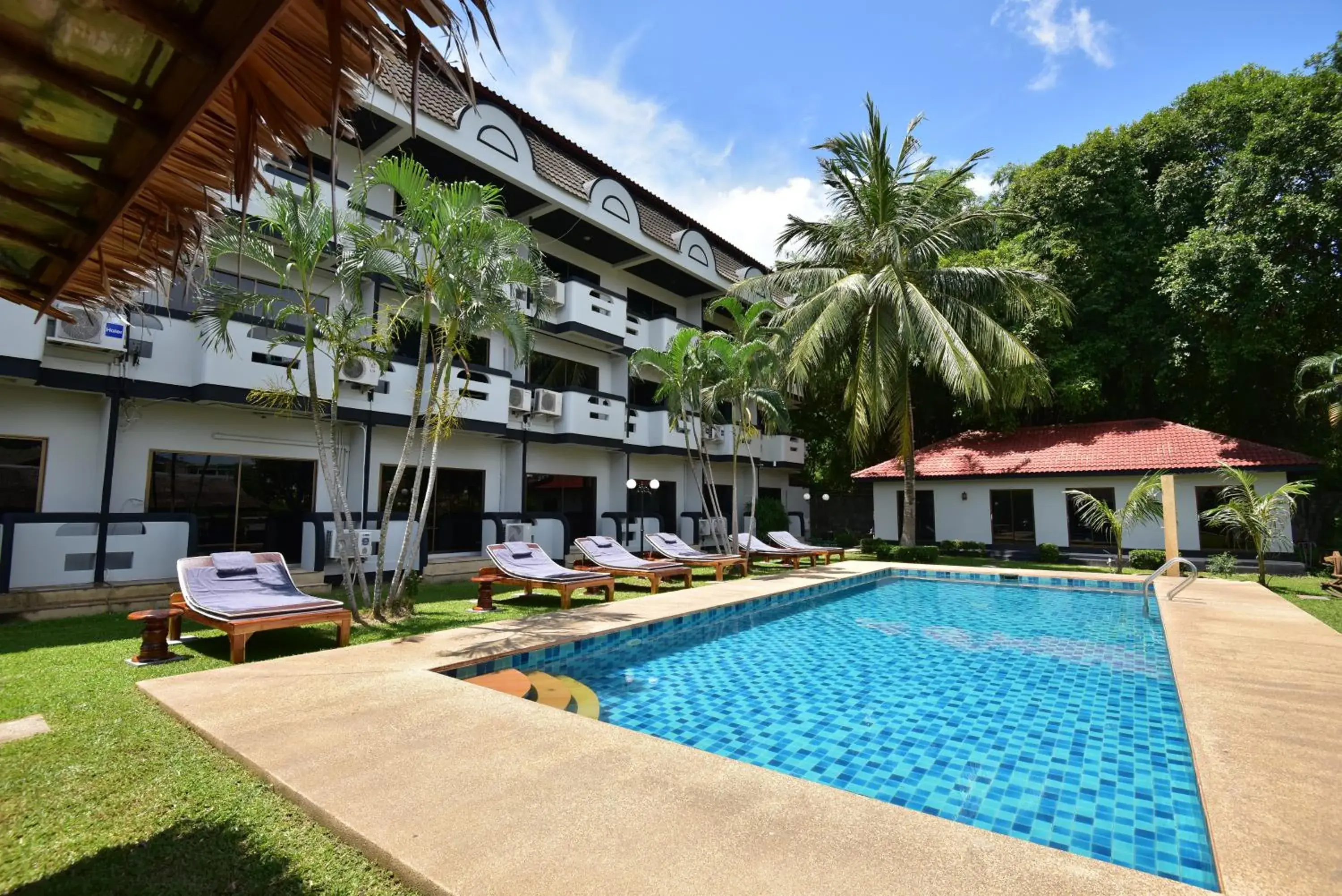 Double Room with Balcony in NR Nanai Patong Double Room with Balcony in NR Nanai Patong