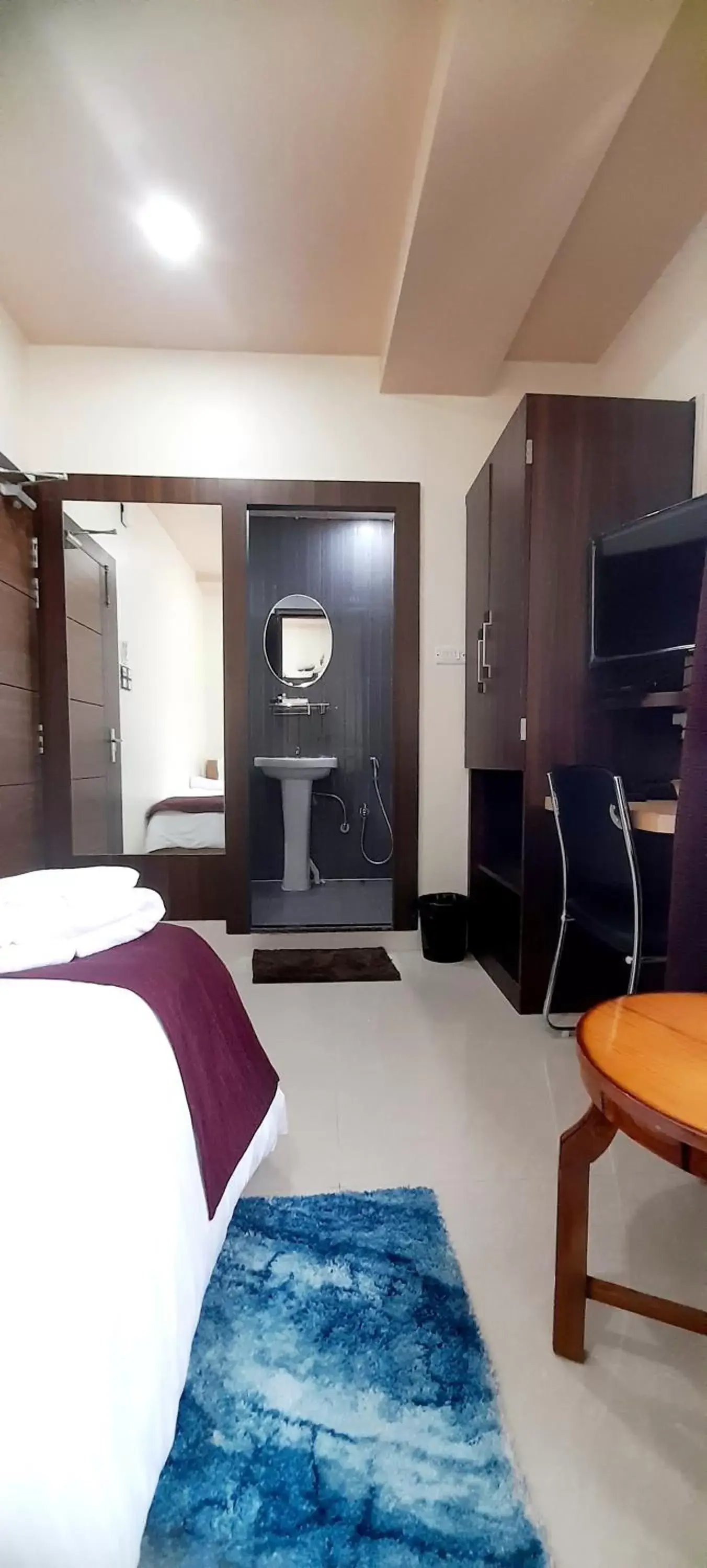 Deluxe Single Room in Bharalu Residency Deluxe Single Room in Bharalu Residency