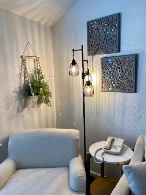 Bed in Moose Creek Lodge & Suites