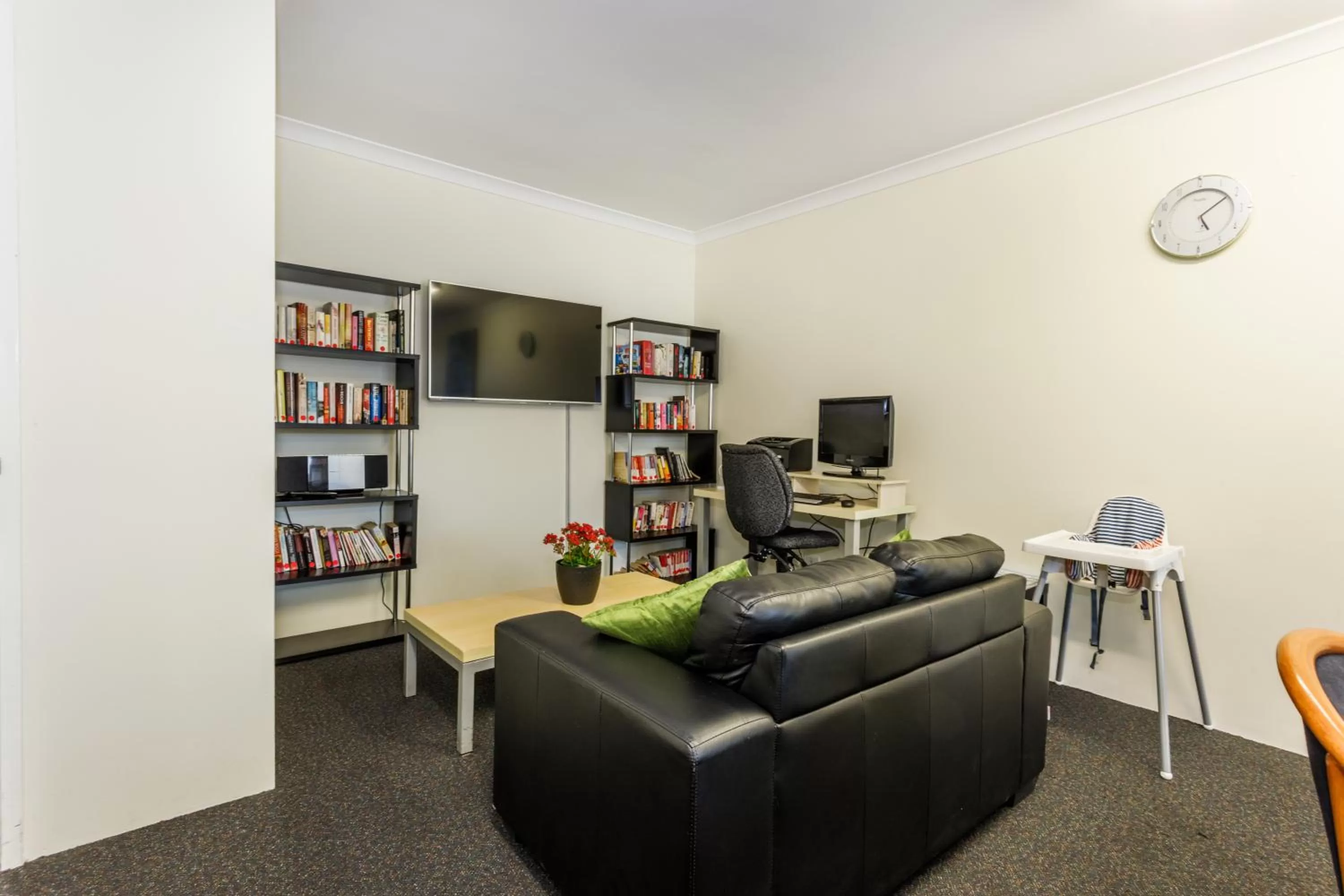 Library in Perth Ascot Central Apartment Hotel Official