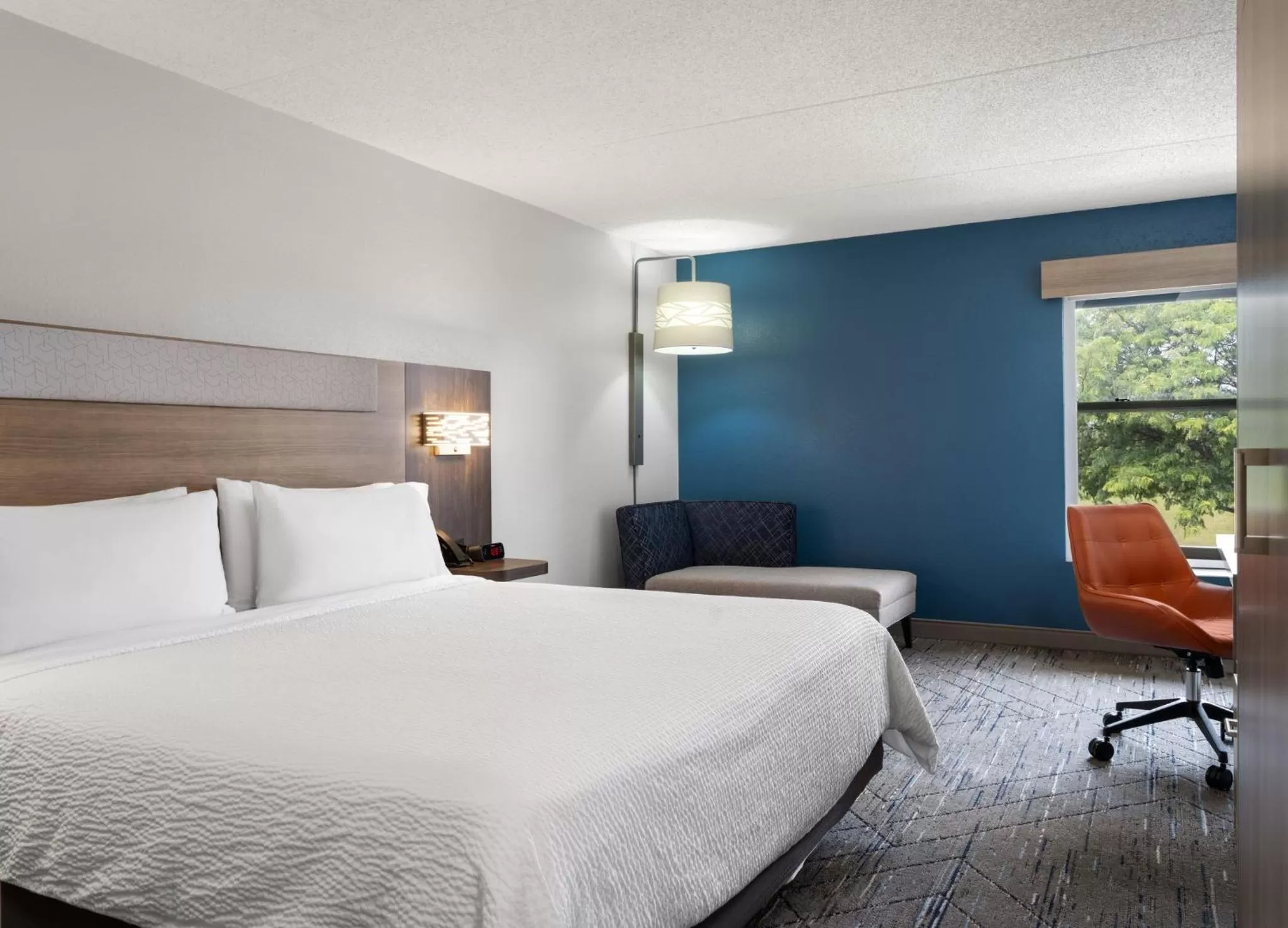 Photo of the whole room, Bed in Holiday Inn Express Indianapolis Airport by IHG