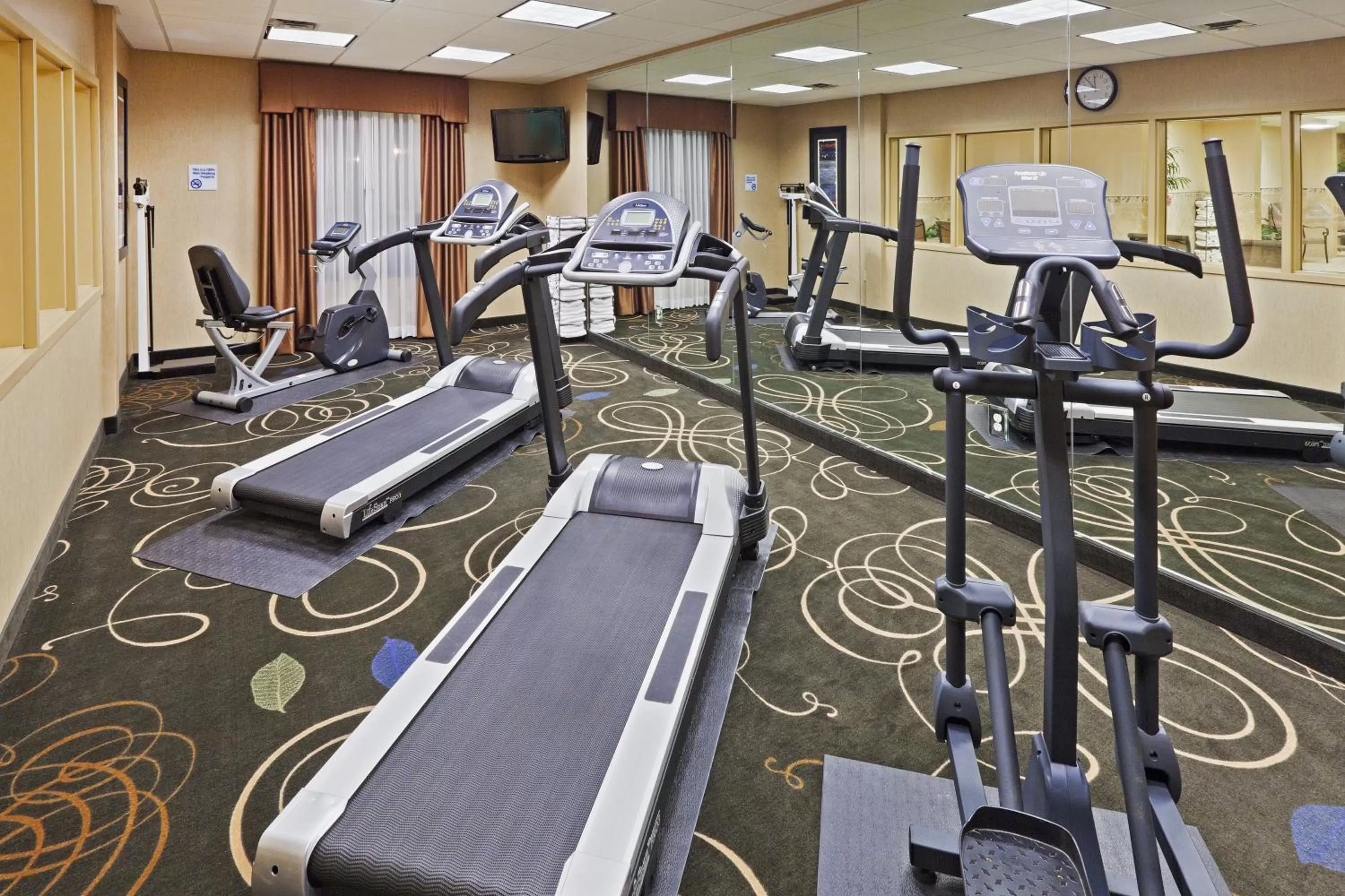 Spa and wellness centre/facilities in Holiday Inn Express & Suites Poteau by IHG