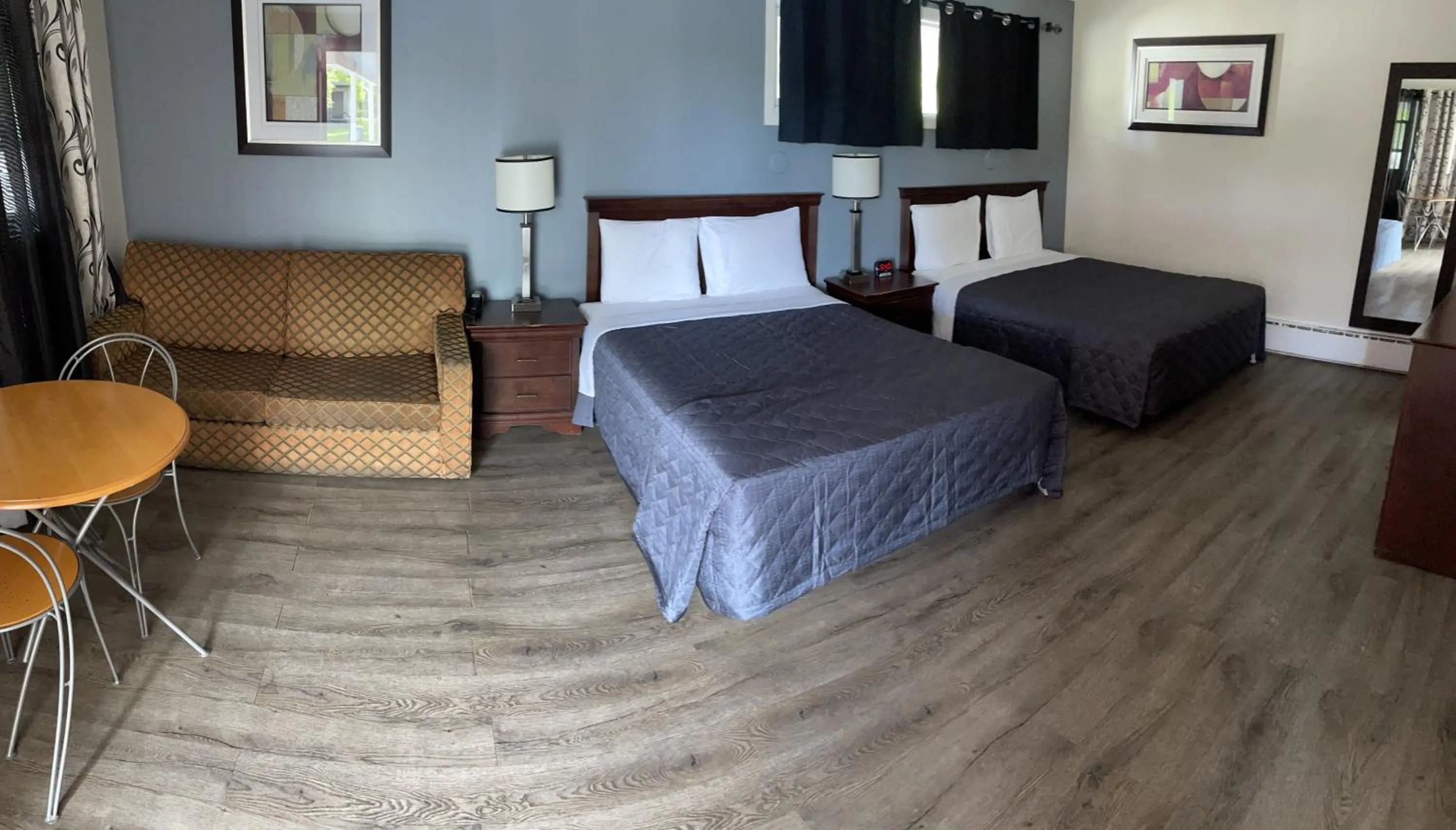 Bed in Nites Inn Motel