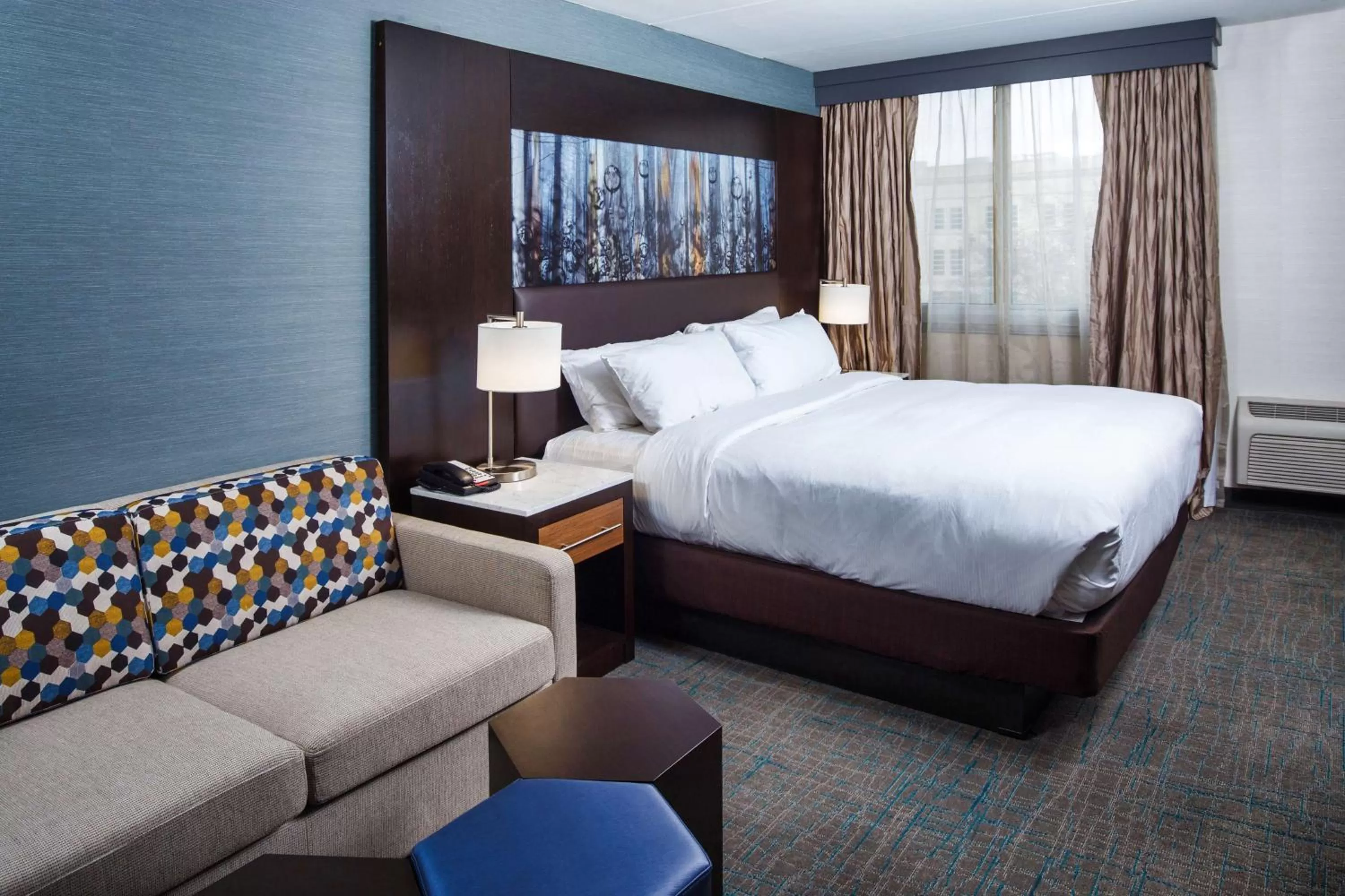 Bed in DoubleTree by Hilton Neenah