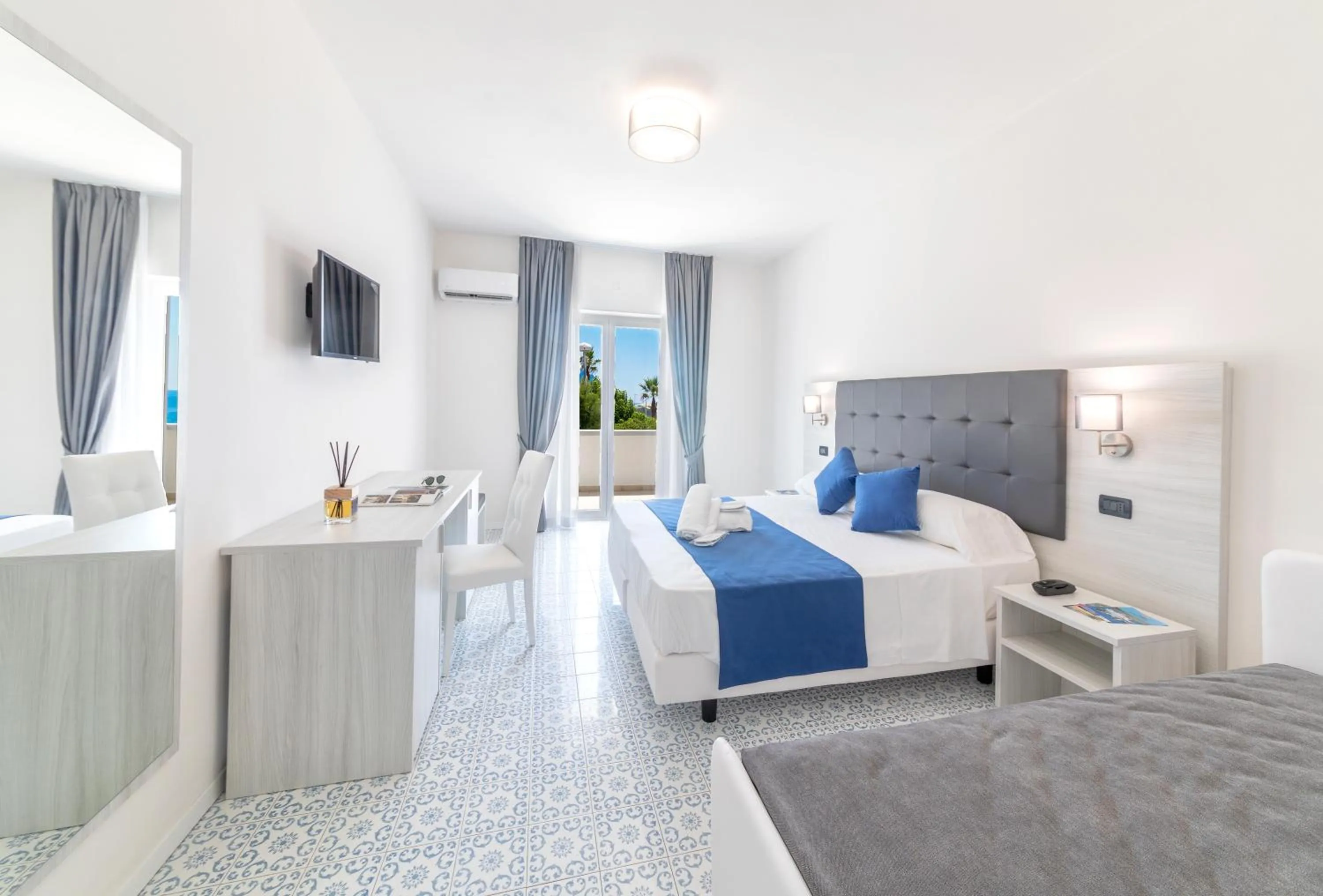 Bedroom, Bed in Royal Sunset Hotel