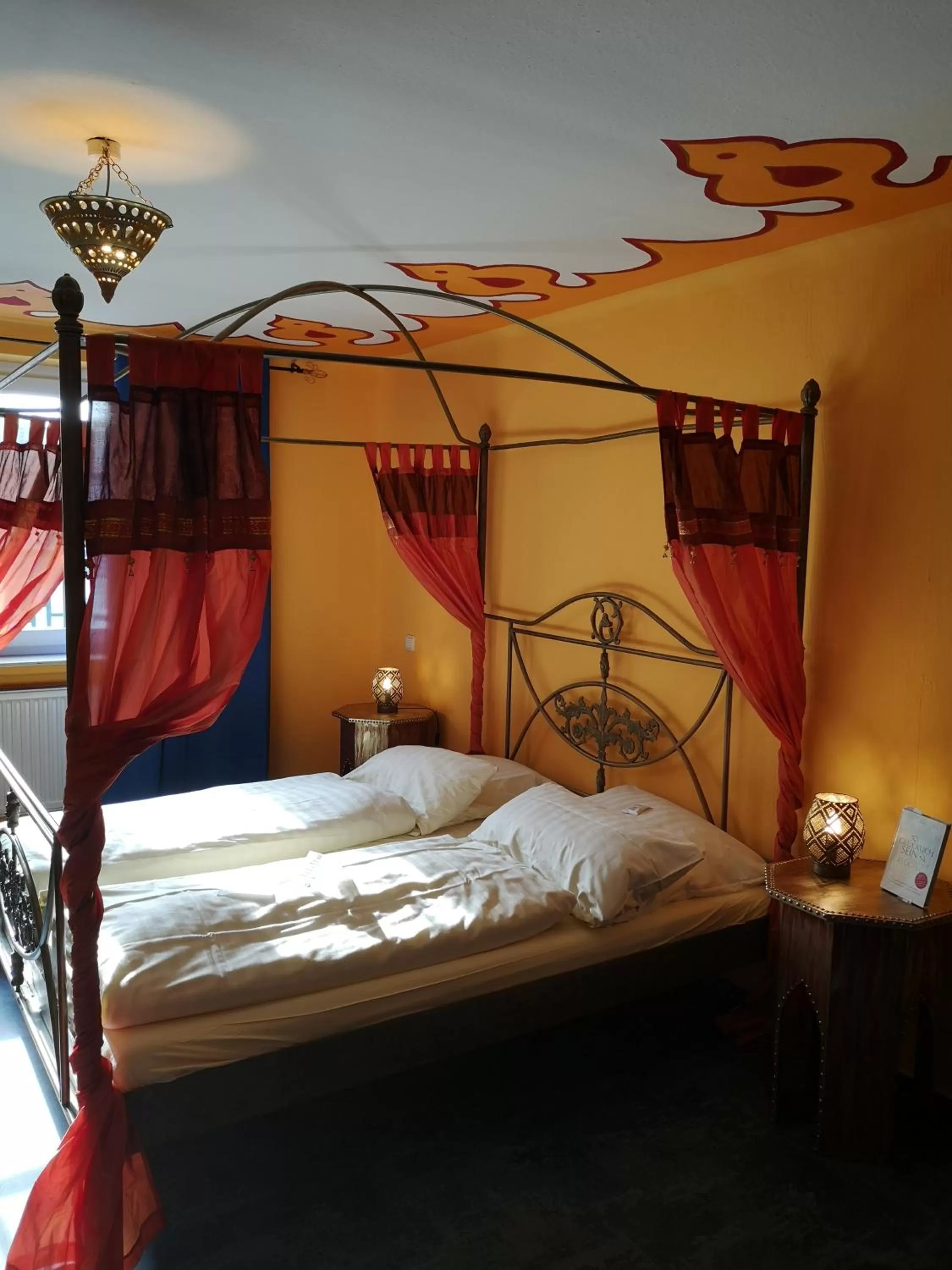 Bed in Hotel Goldflair am Rathaus