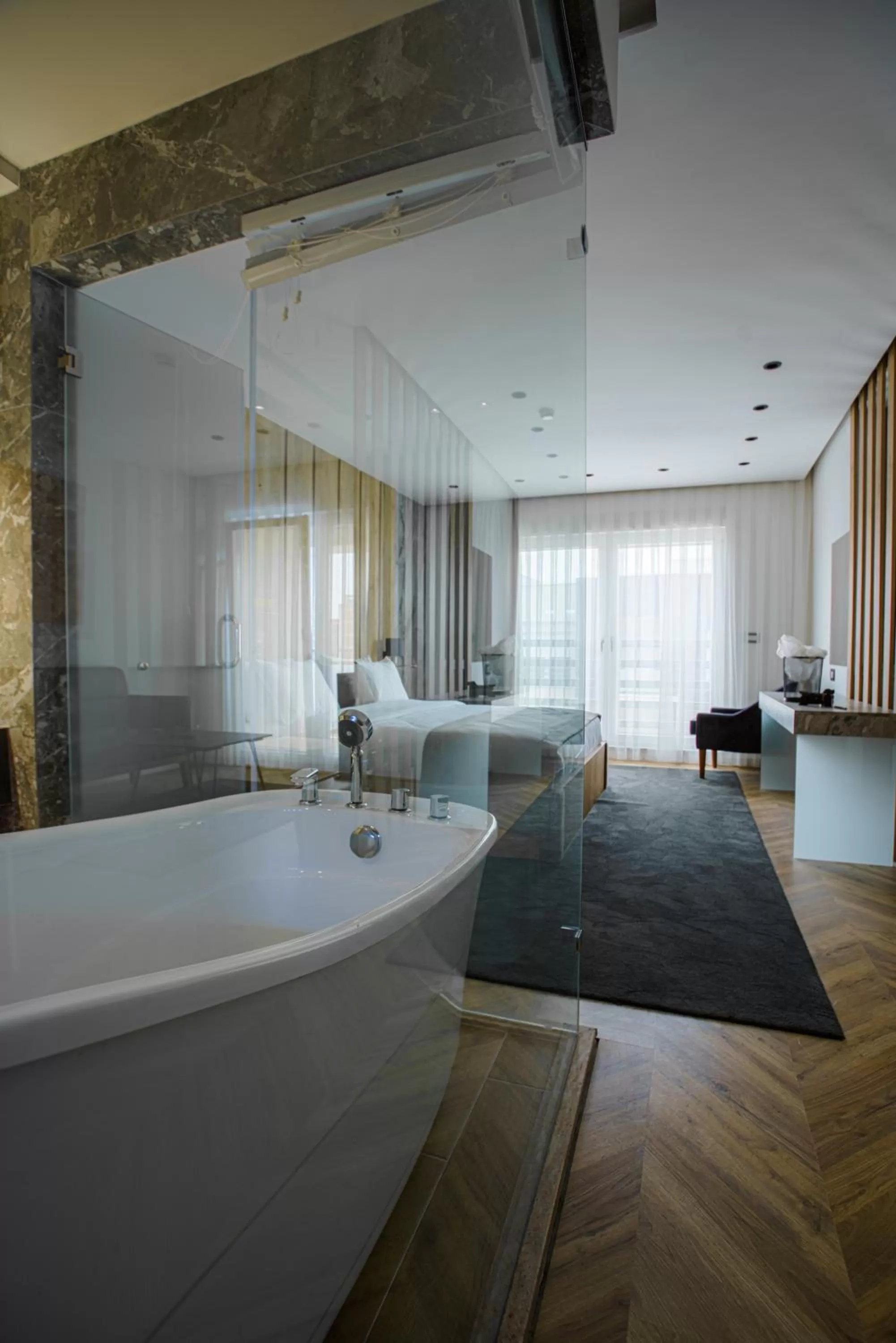 Hot Tub, Bathroom in Ador Hotel