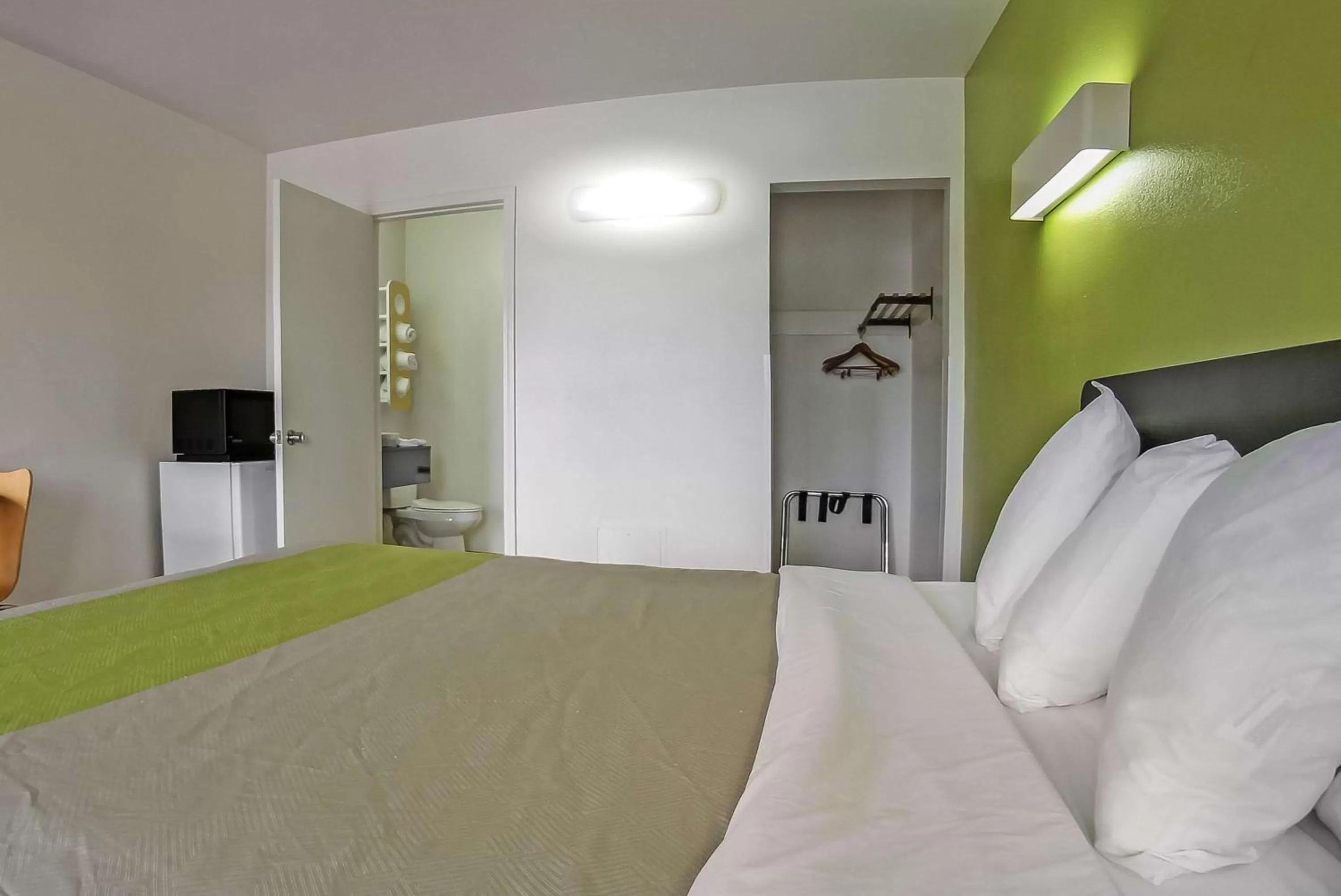 Photo of the whole room, Bed in Motel 6-Visalia, CA