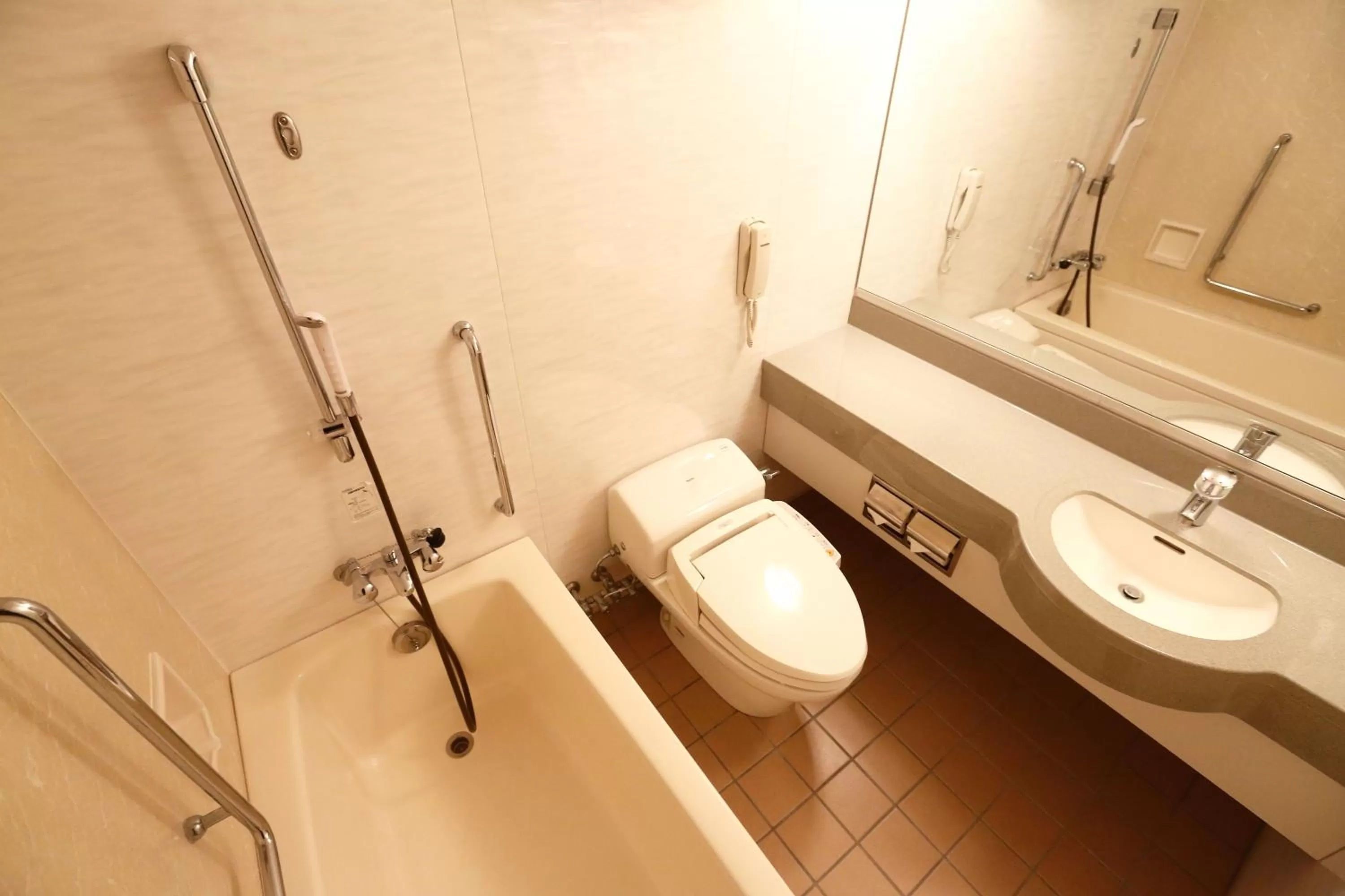 Shower in Keisei Hotel Miramare