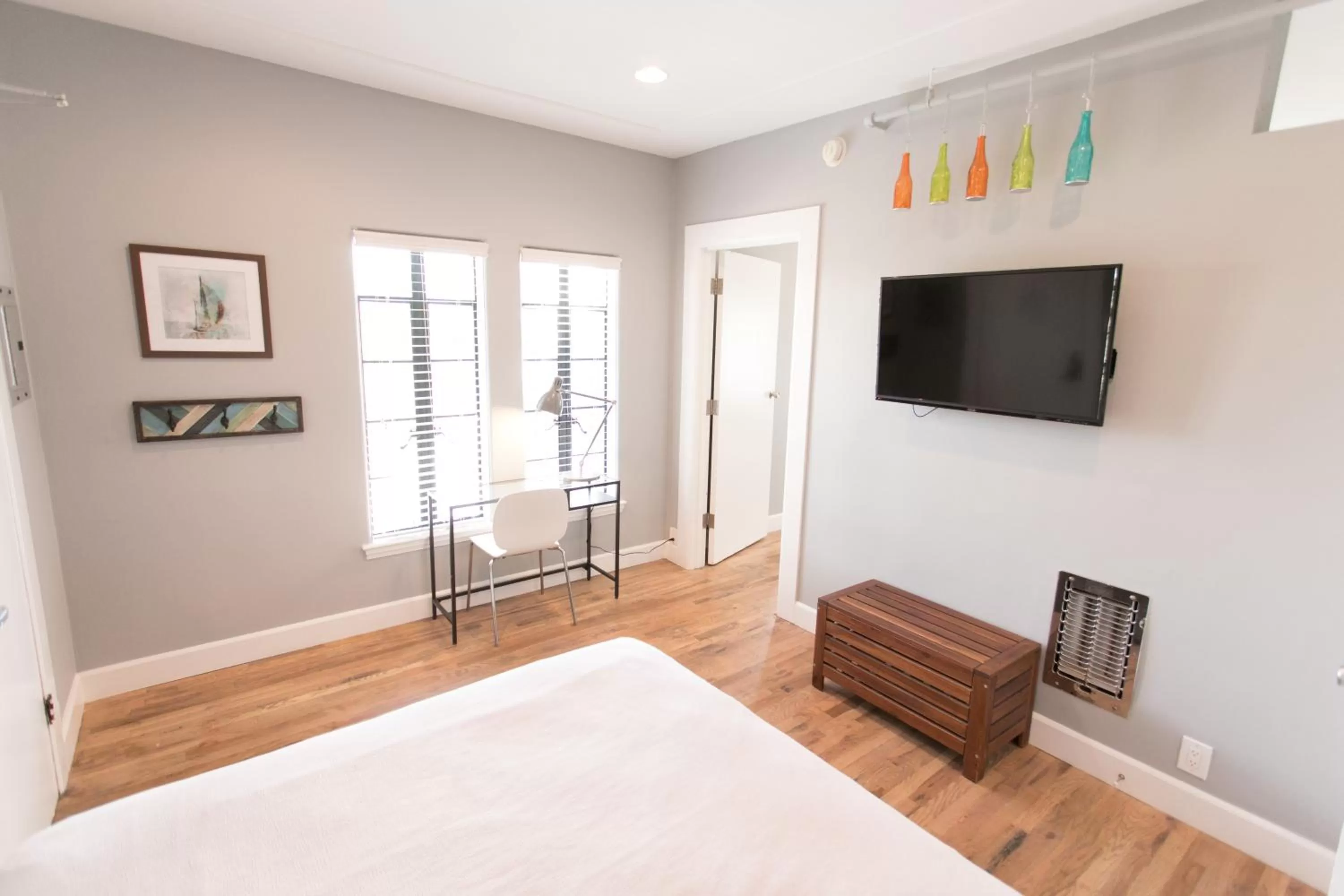 Photo of the whole room, Bed in Broadlind Hotel