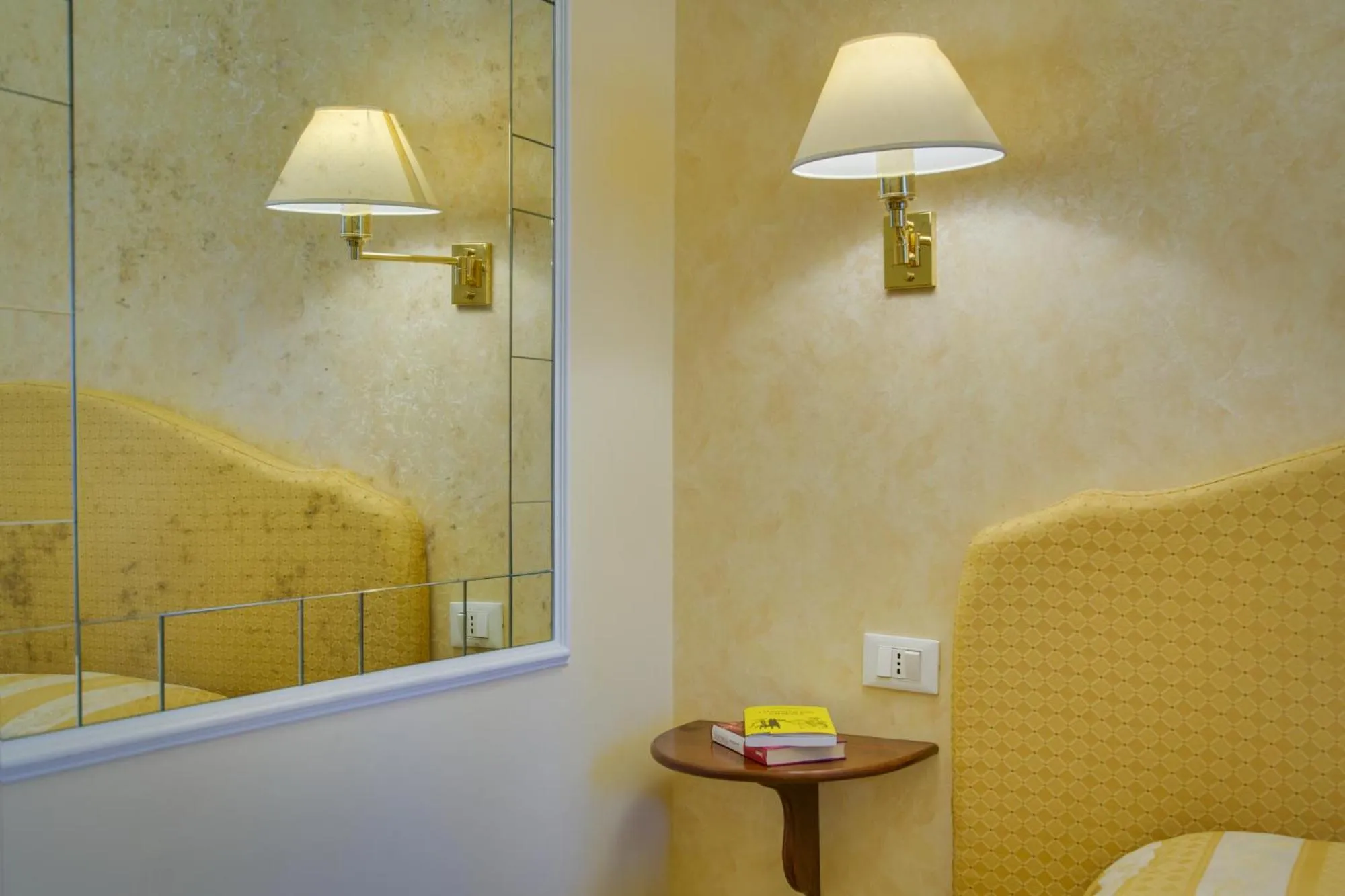 Bedroom in Hotel La Meridiana