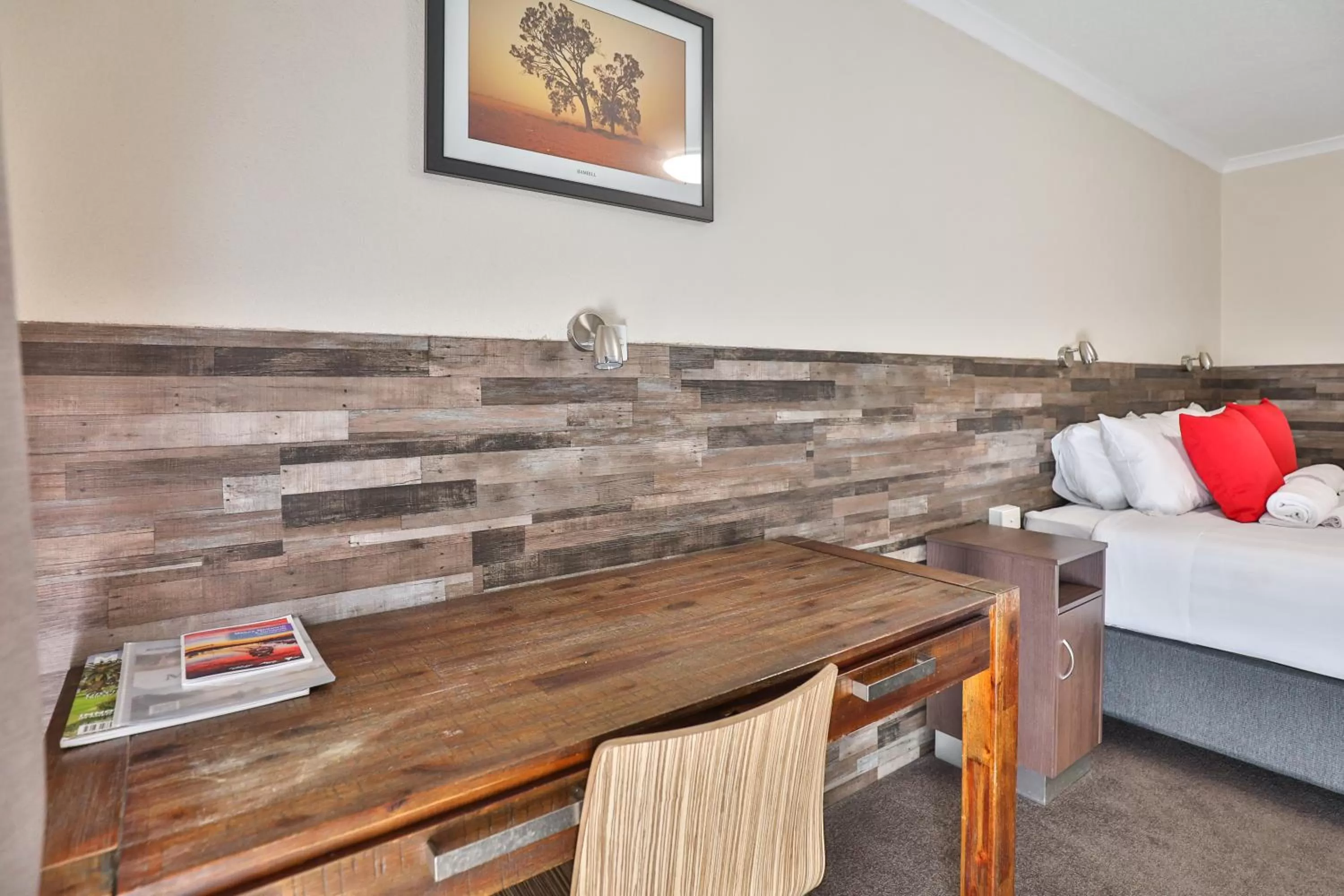 hair dresser, Bed in Boulevard Motor Inn Mildura