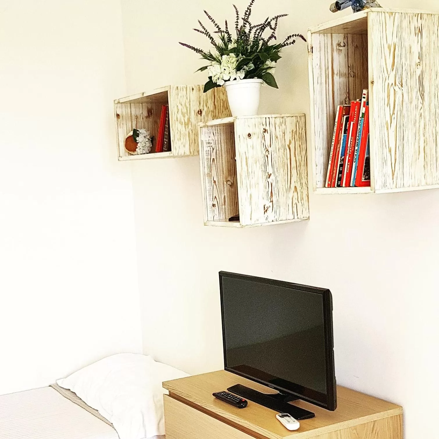 Decorative detail in Pompei Suite