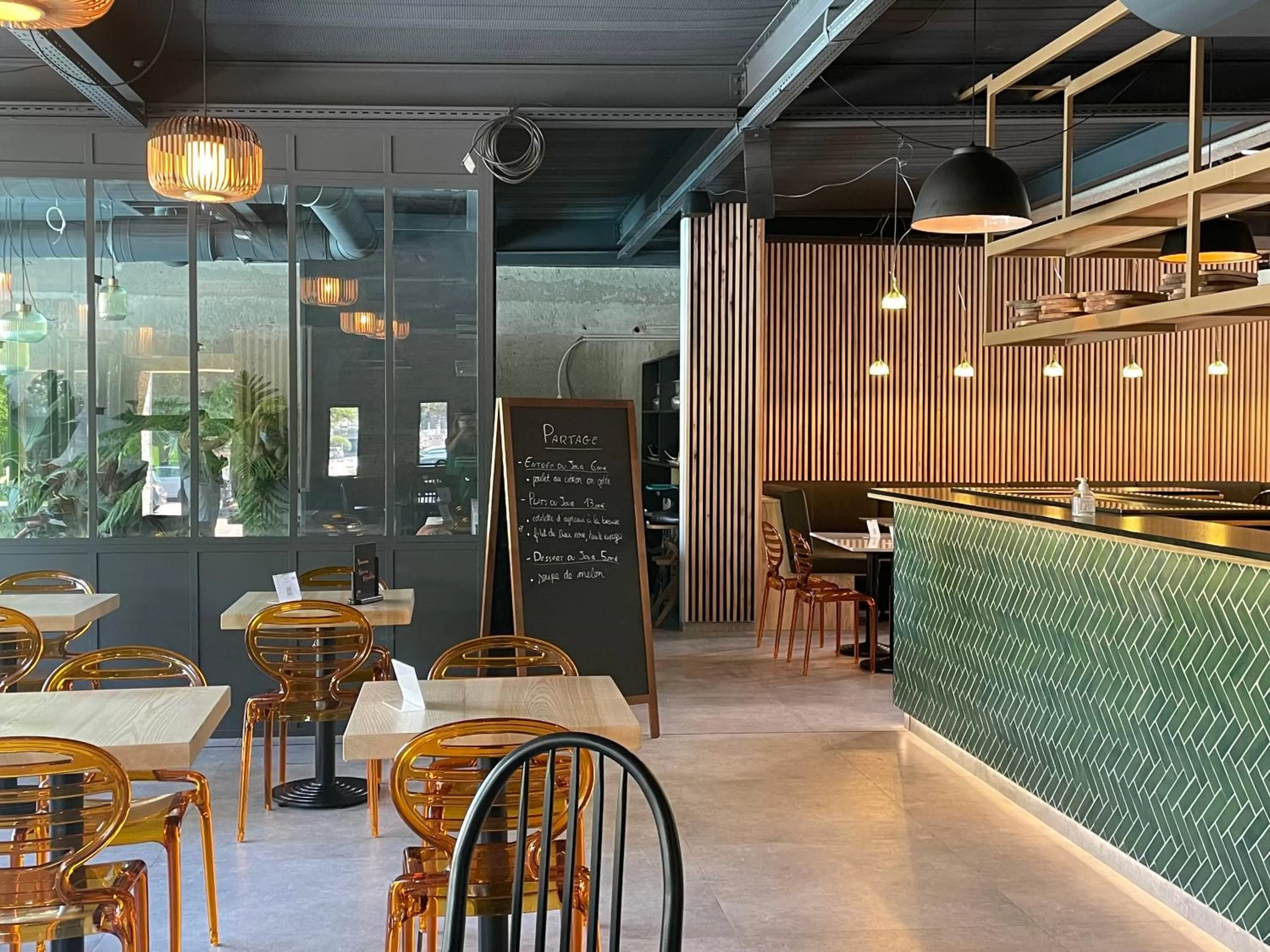 Restaurant/places to eat in Logis NIMOTEL Hôtel Cosy