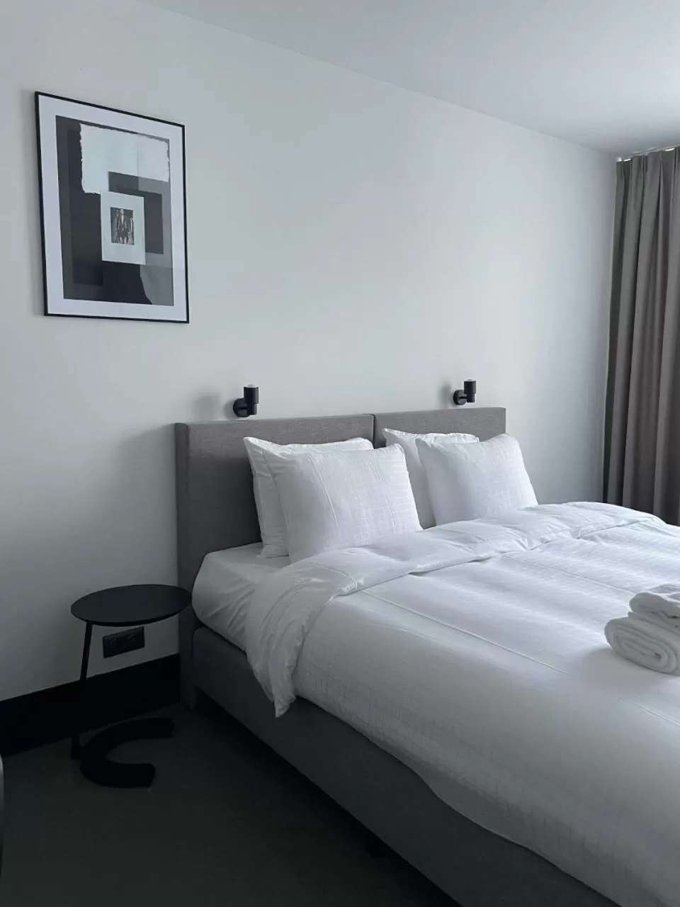 Bedroom, Bed in Hotel National Antwerp