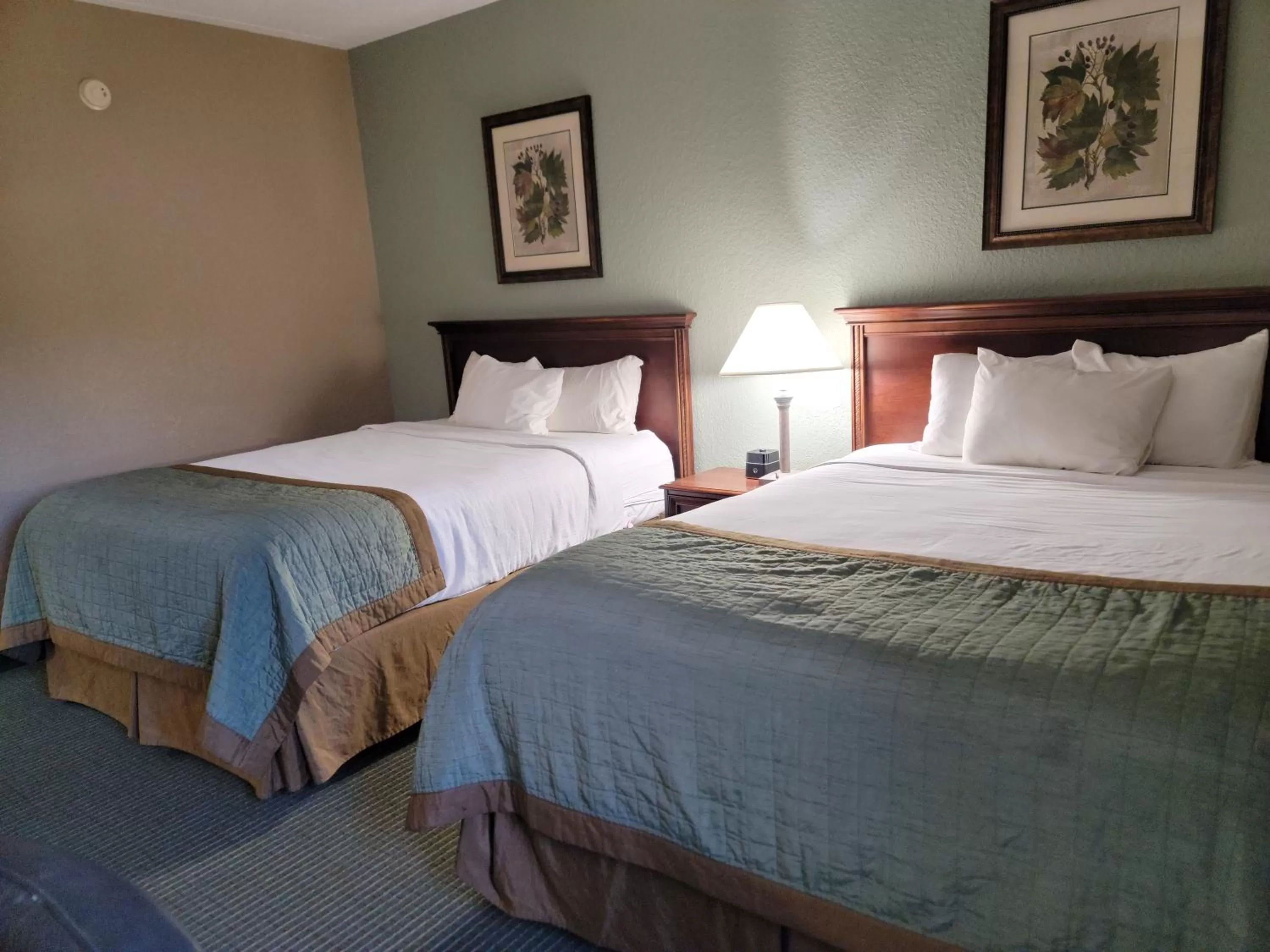 Bedroom, Bed in Bay Mountain Inn Cherokee Smoky Mountains