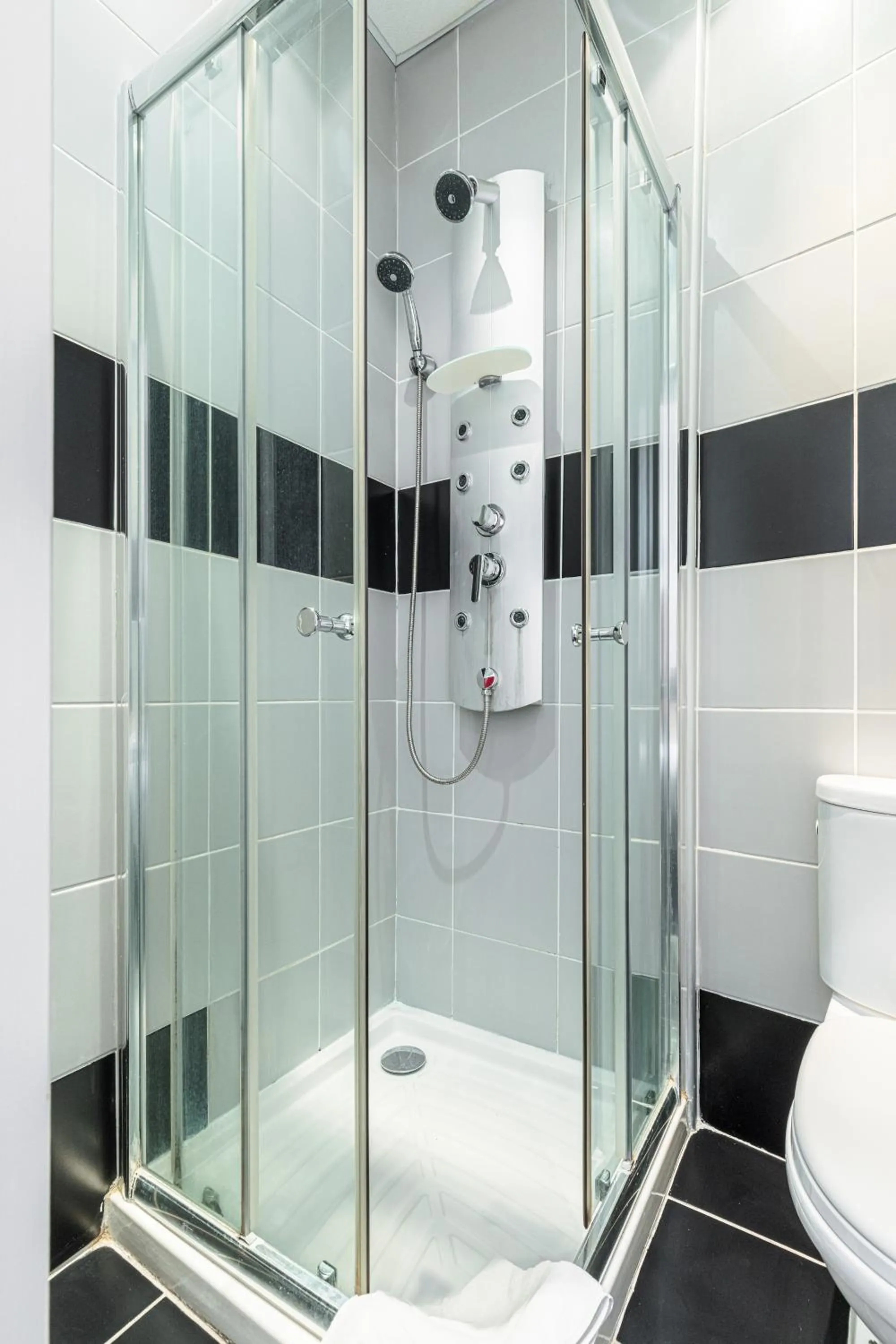 Bathroom in Naomi Cannes