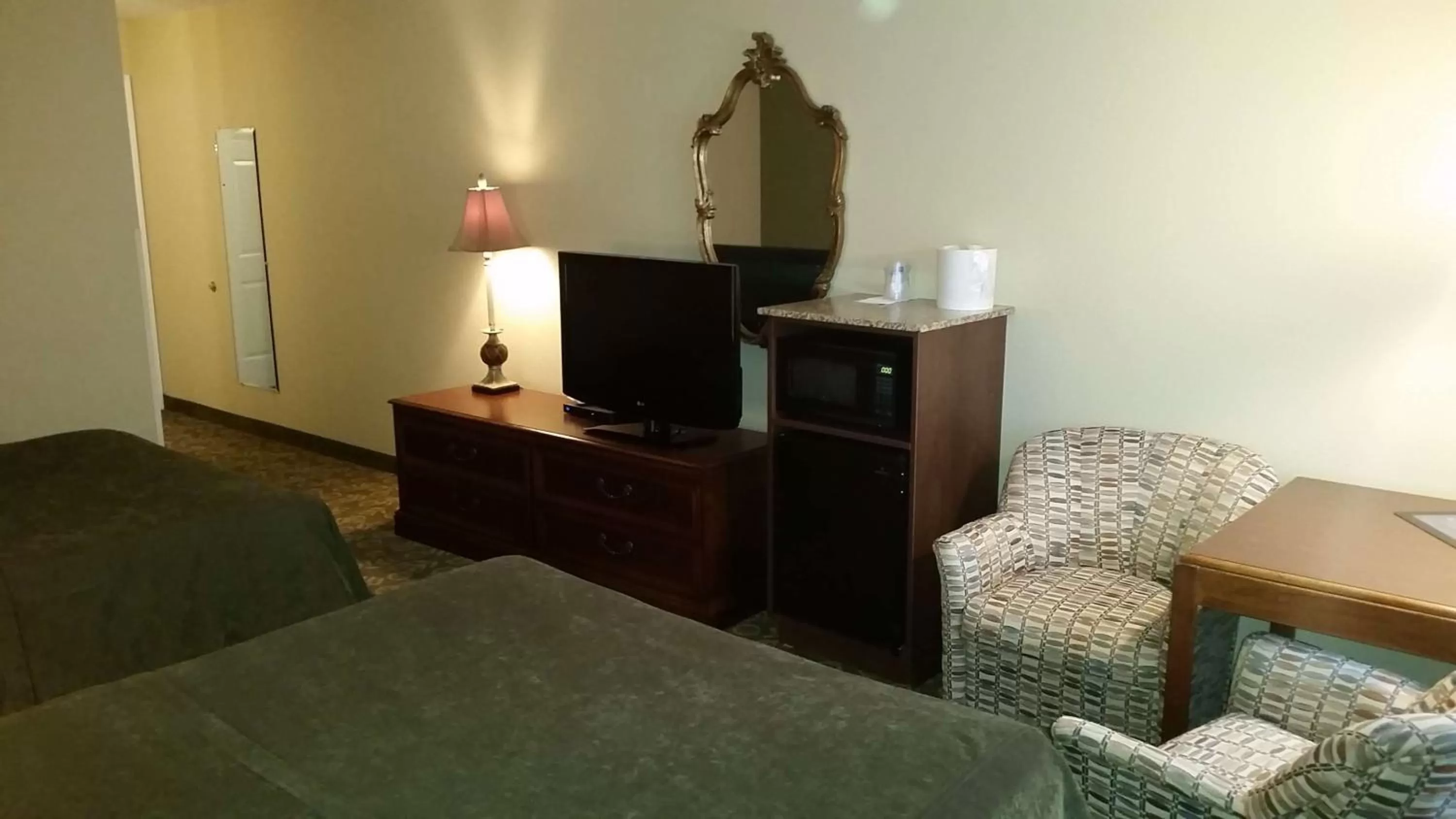 Photo of the whole room, Bed in Best Western Salbasgeon Inn & Suites