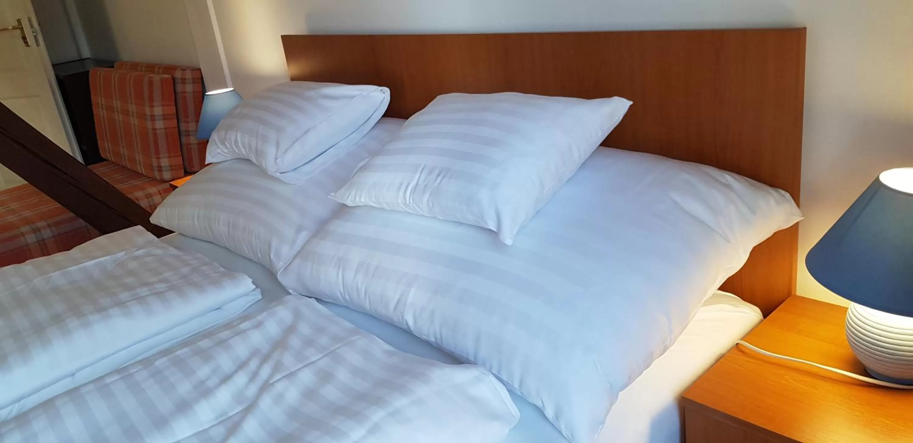 Photo of the whole room, Bed in Central Panzió Gyula